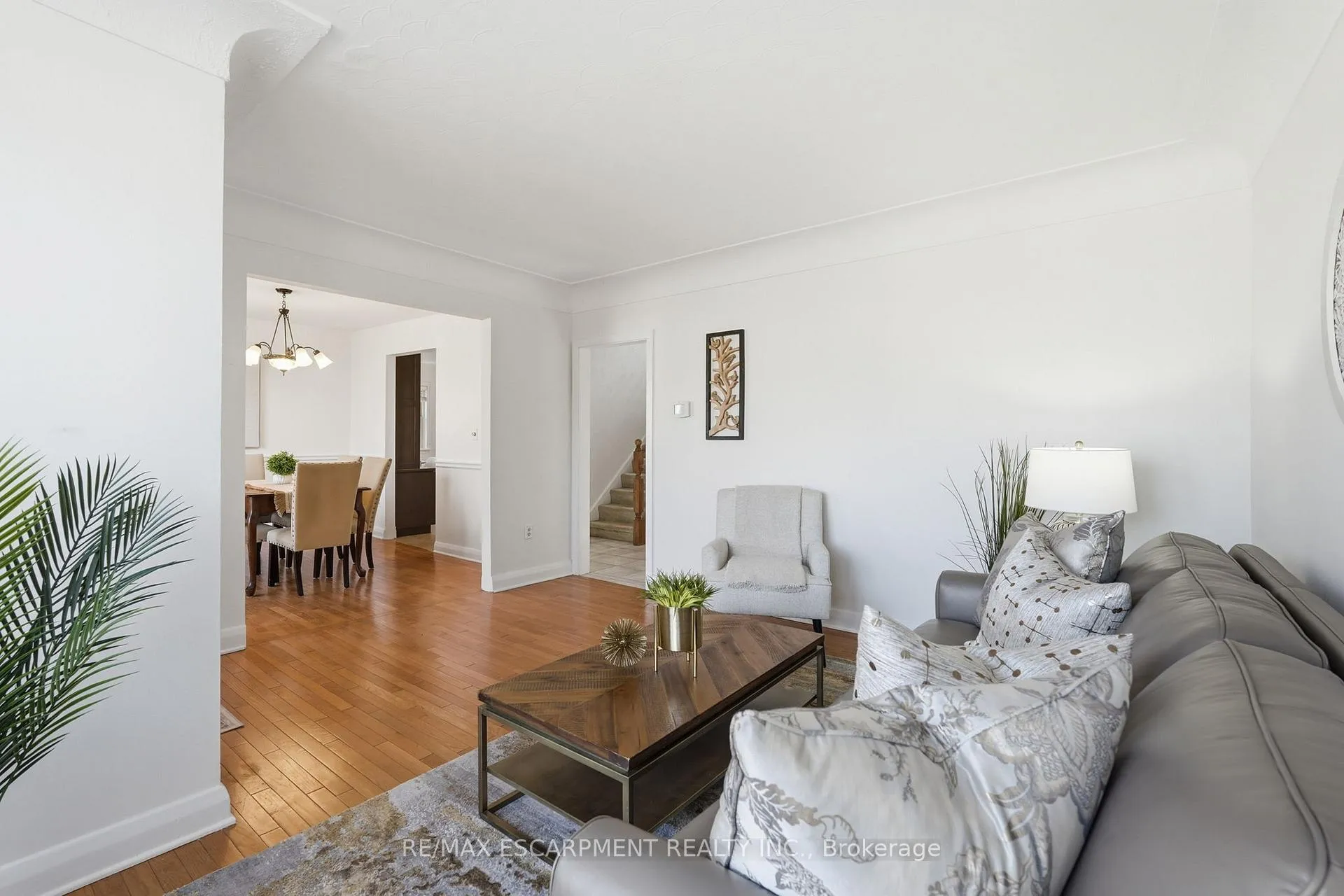 Photo 7 of 952 Danforth Avenue, Burlington, Bayview — HOMEH