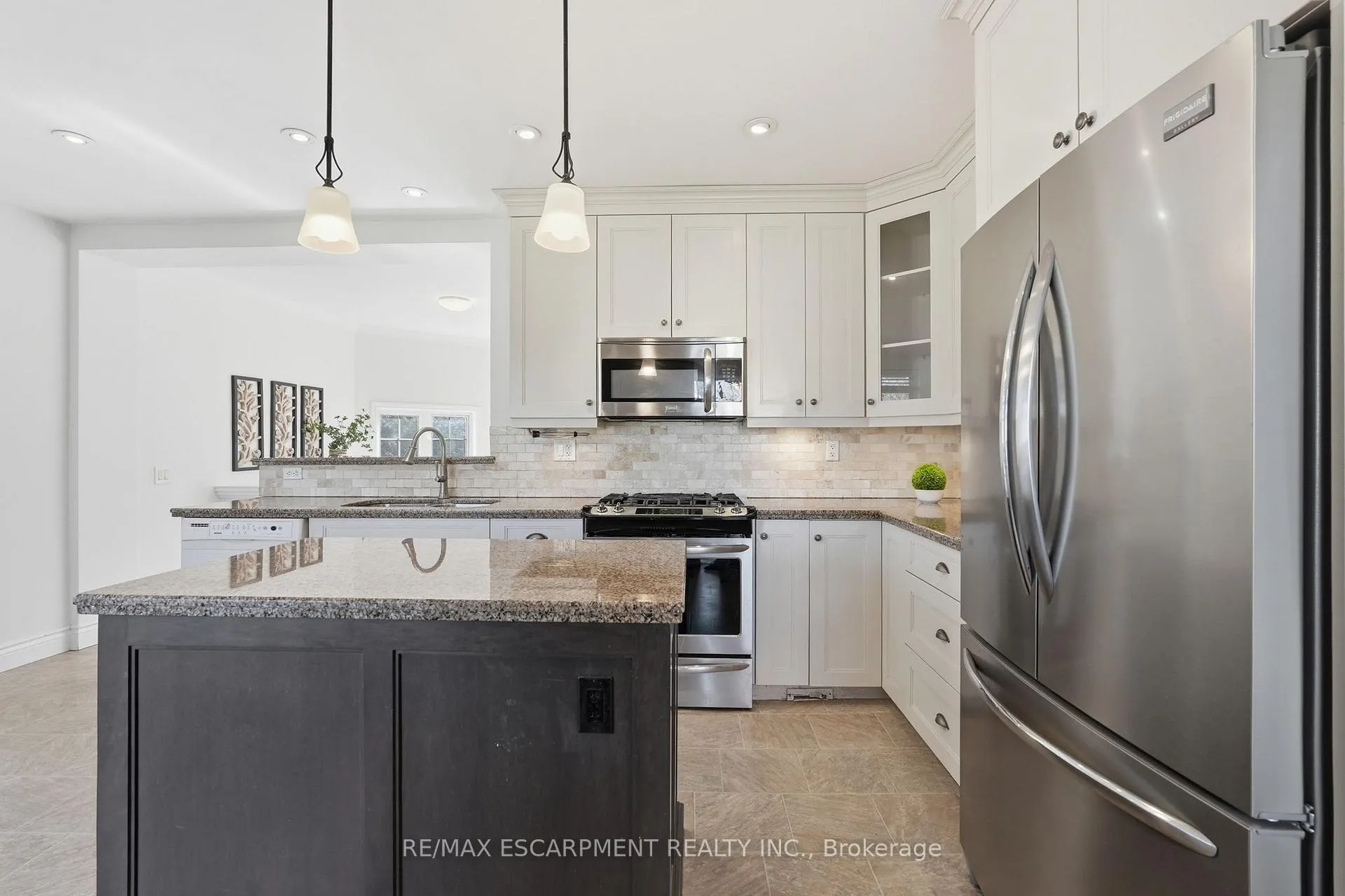 Photo 10 of 952 Danforth Avenue, Burlington, Bayview — HOMEH