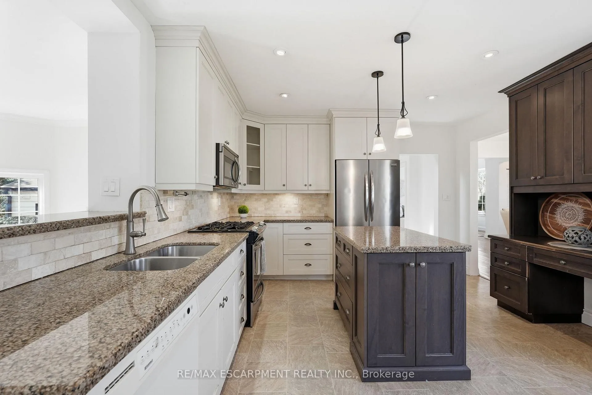 Photo 12 of 952 Danforth Avenue, Burlington, Bayview — HOMEH