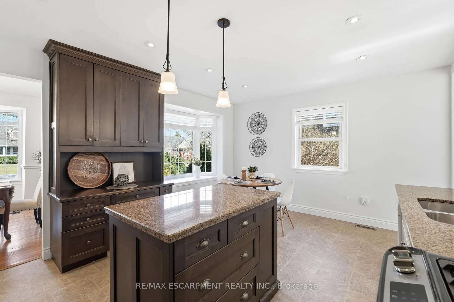 Photo 13 of 952 Danforth Avenue, Burlington, Bayview — HOMEH