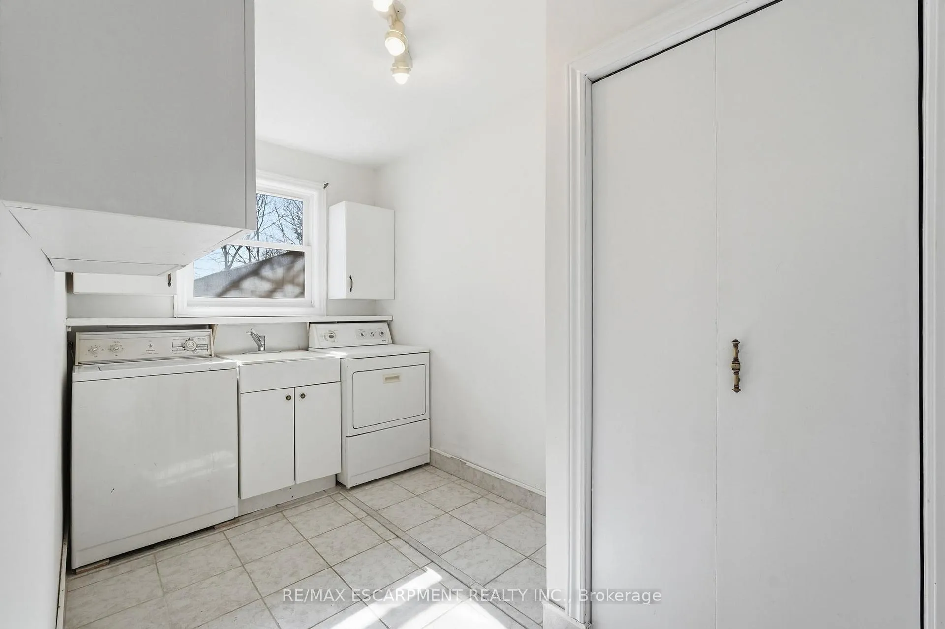 Photo 23 of 952 Danforth Avenue, Burlington, Bayview — HOMEH