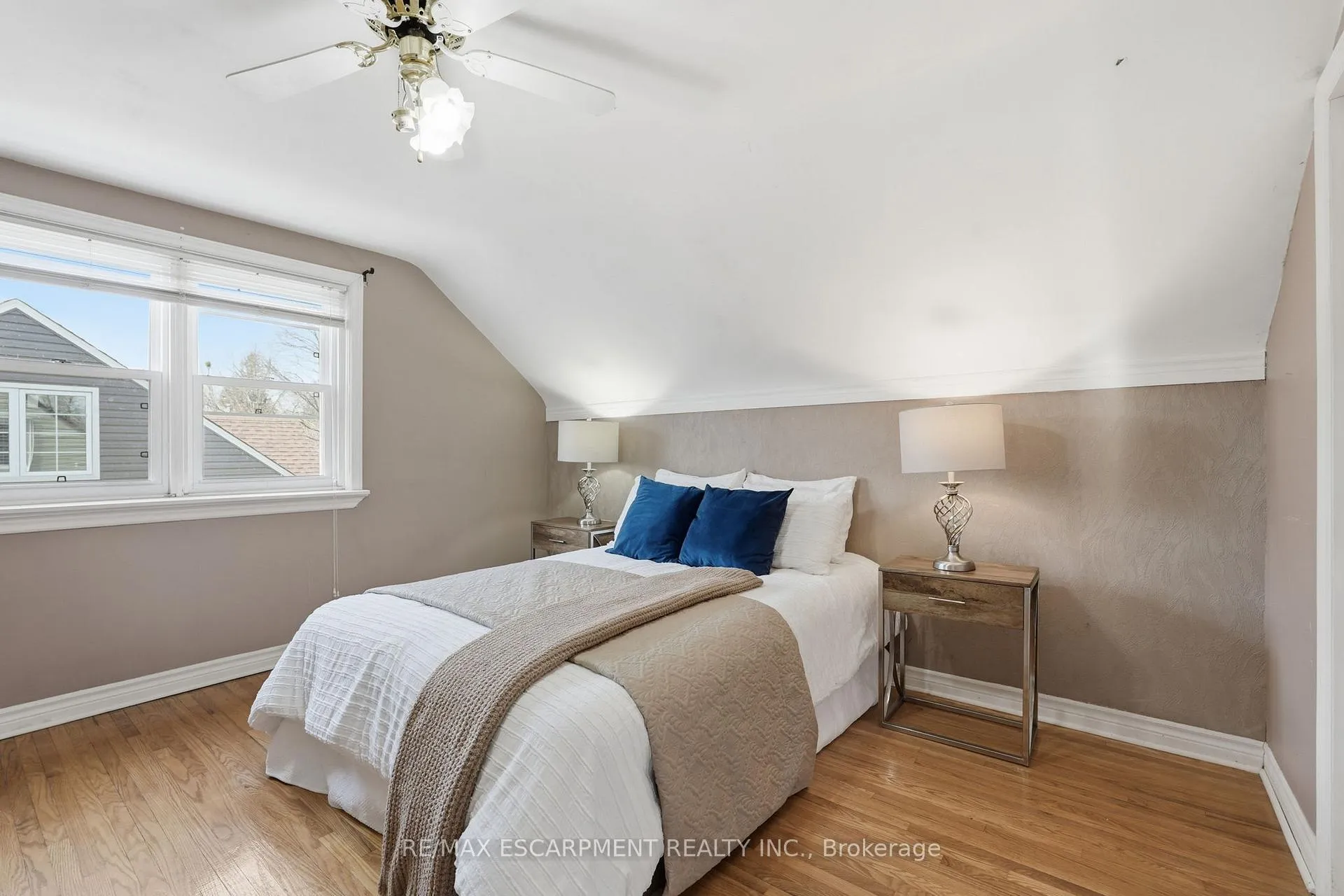 Photo 25 of 952 Danforth Avenue, Burlington, Bayview — HOMEH