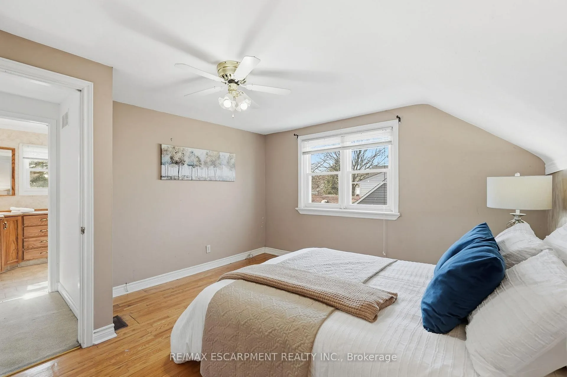 Photo 26 of 952 Danforth Avenue, Burlington, Bayview — HOMEH