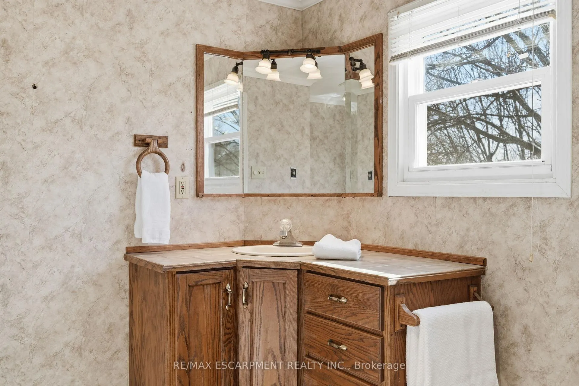 Photo 28 of 952 Danforth Avenue, Burlington, Bayview — HOMEH