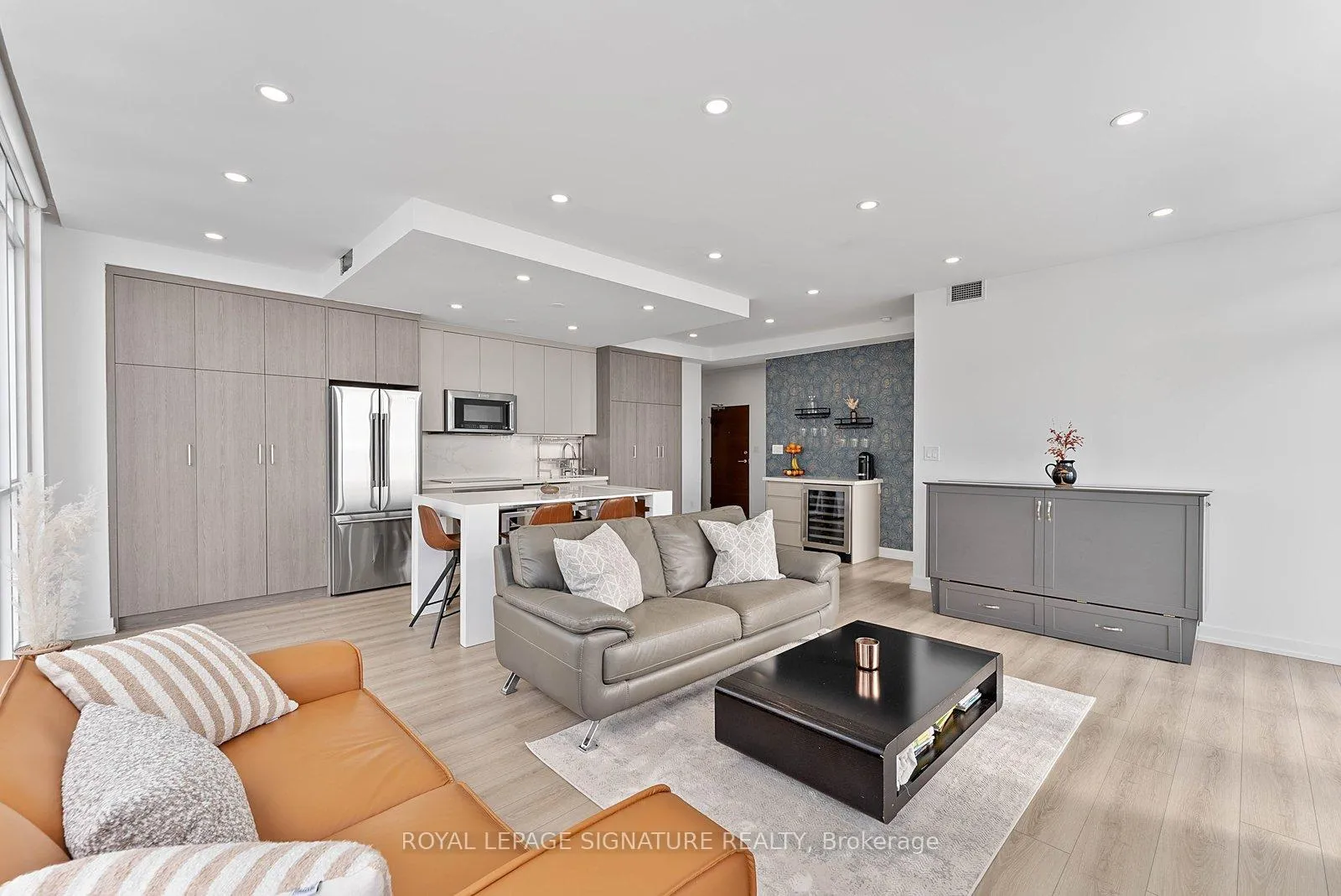 Photo 3 of Unit 4010, 15 Iceboat Terrace, Toronto, Waterfront Communities — HOMEH
