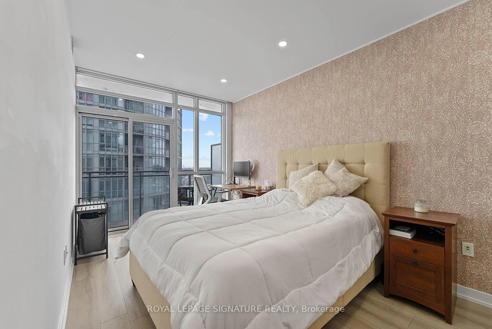 Photo 13 of Unit 4010, 15 Iceboat Terrace, Toronto, Waterfront Communities — HOMEH