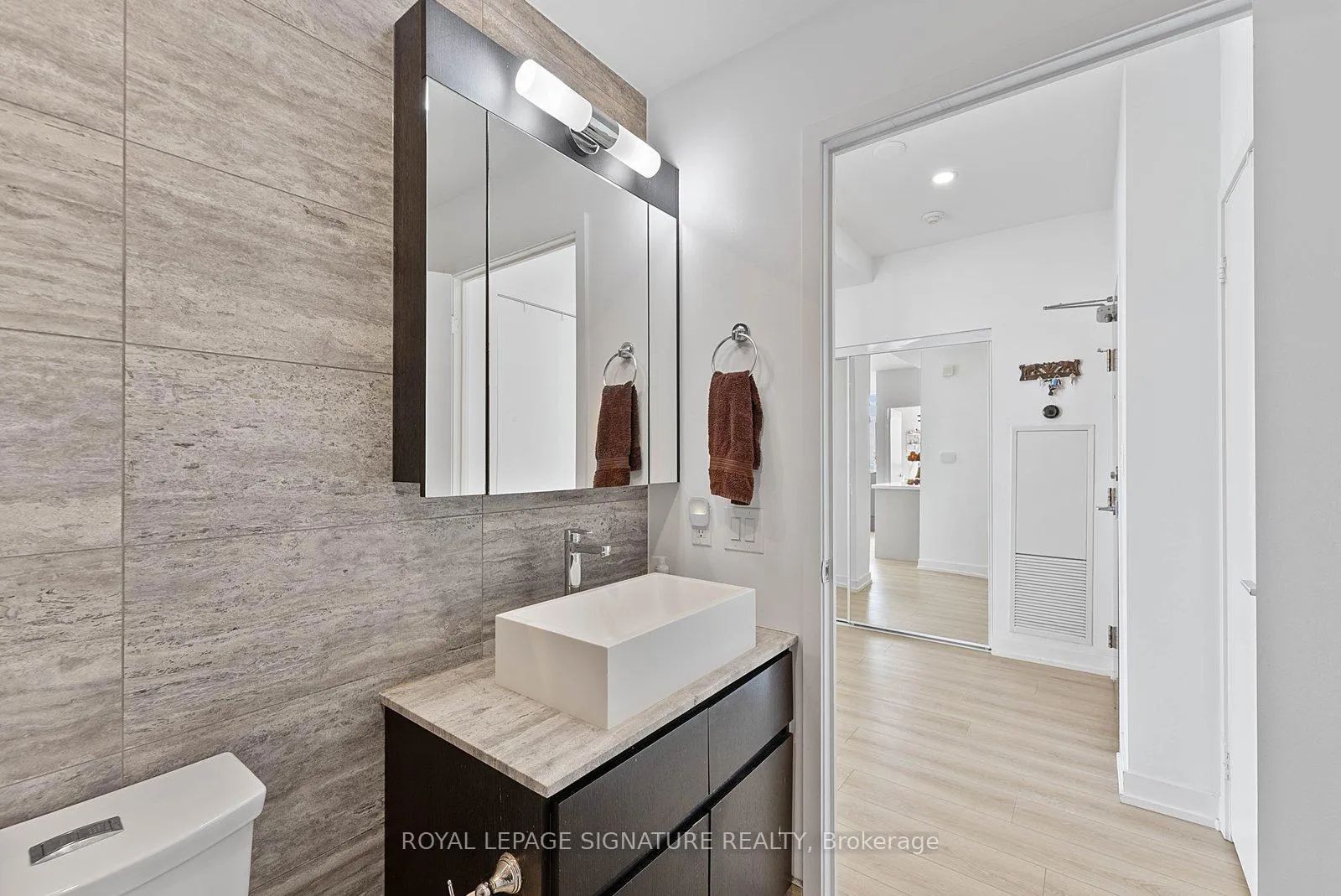 Photo 19 of Unit 4010, 15 Iceboat Terrace, Toronto, Waterfront Communities — HOMEH
