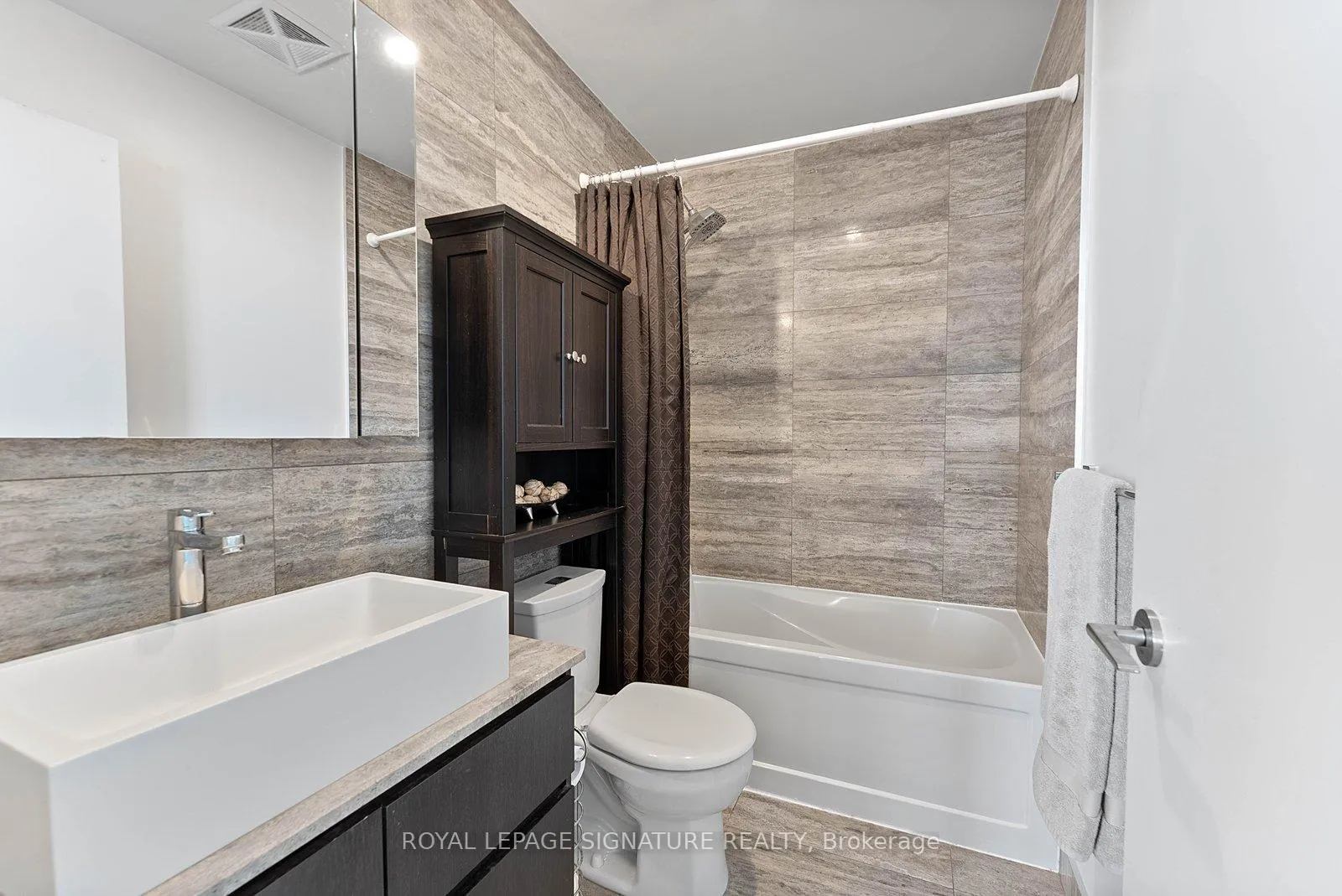 Photo 20 of Unit 4010, 15 Iceboat Terrace, Toronto, Waterfront Communities — HOMEH