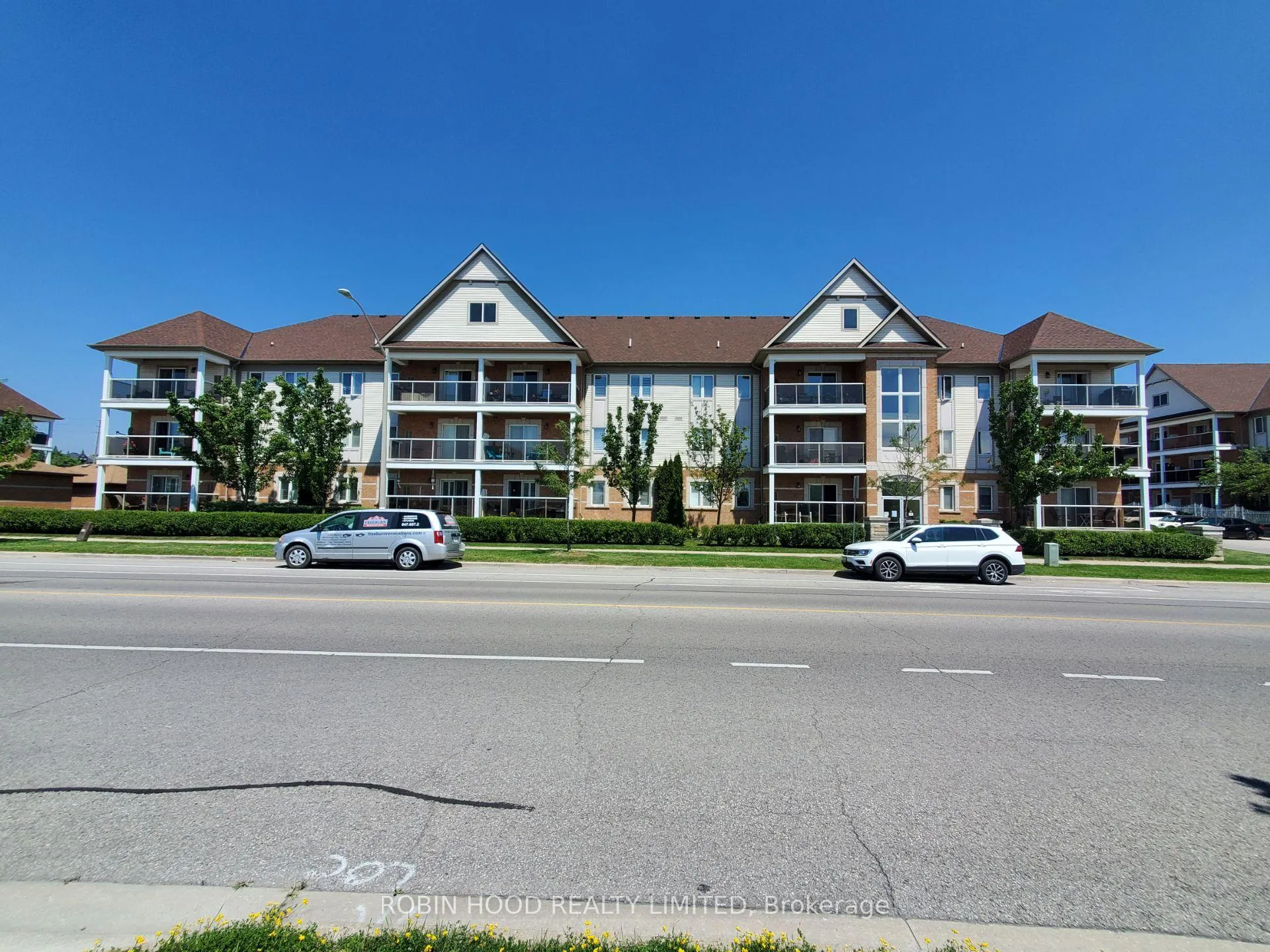 Photo 1 of Unit 101, 136 Aspen Springs Drive, Clarington, Bowmanville — HOMEH