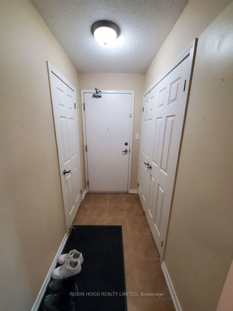 Photo 2 of Unit 101, 136 Aspen Springs Drive, Clarington, Bowmanville — HOMEH