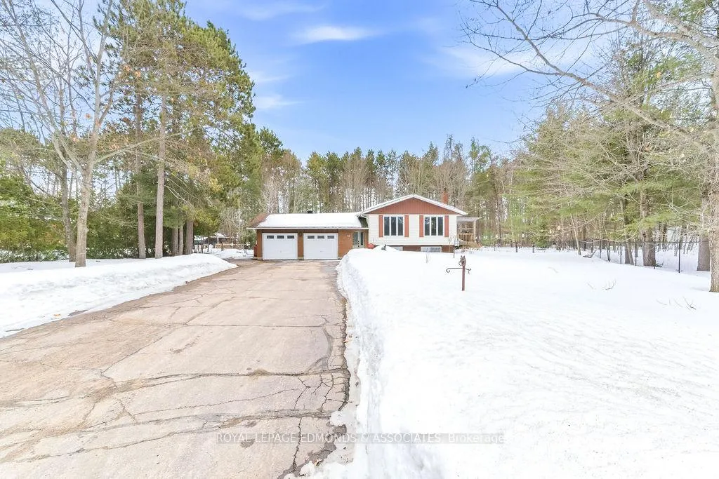 Photo 2 of 15 Mckay Street, Petawawa — HOMEH