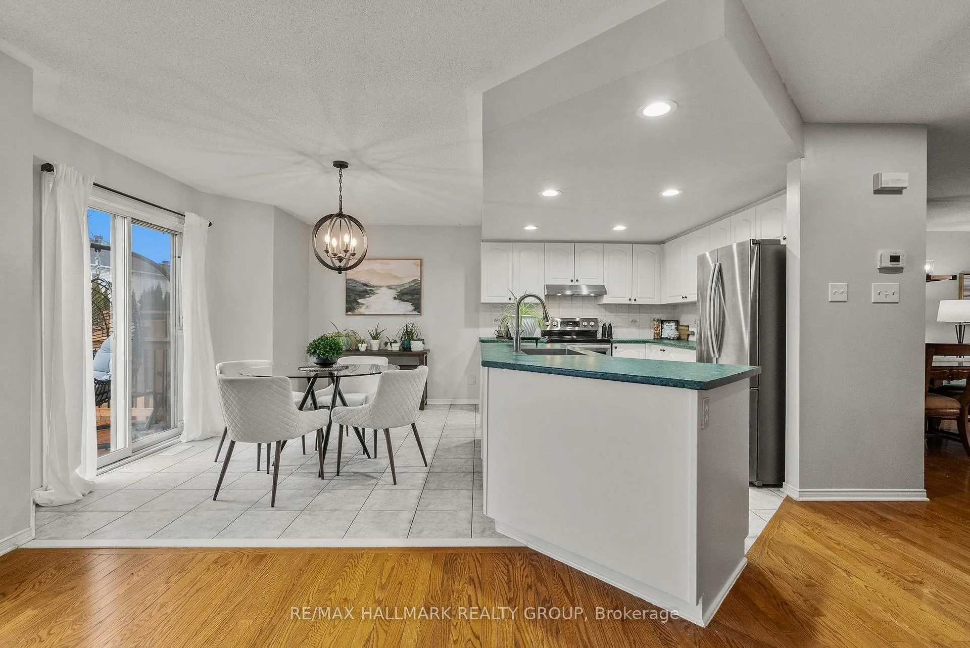 Photo 8 of 18 Irish Rose Crescent, Ottawa, Barrhaven - Longfields — HOMEH