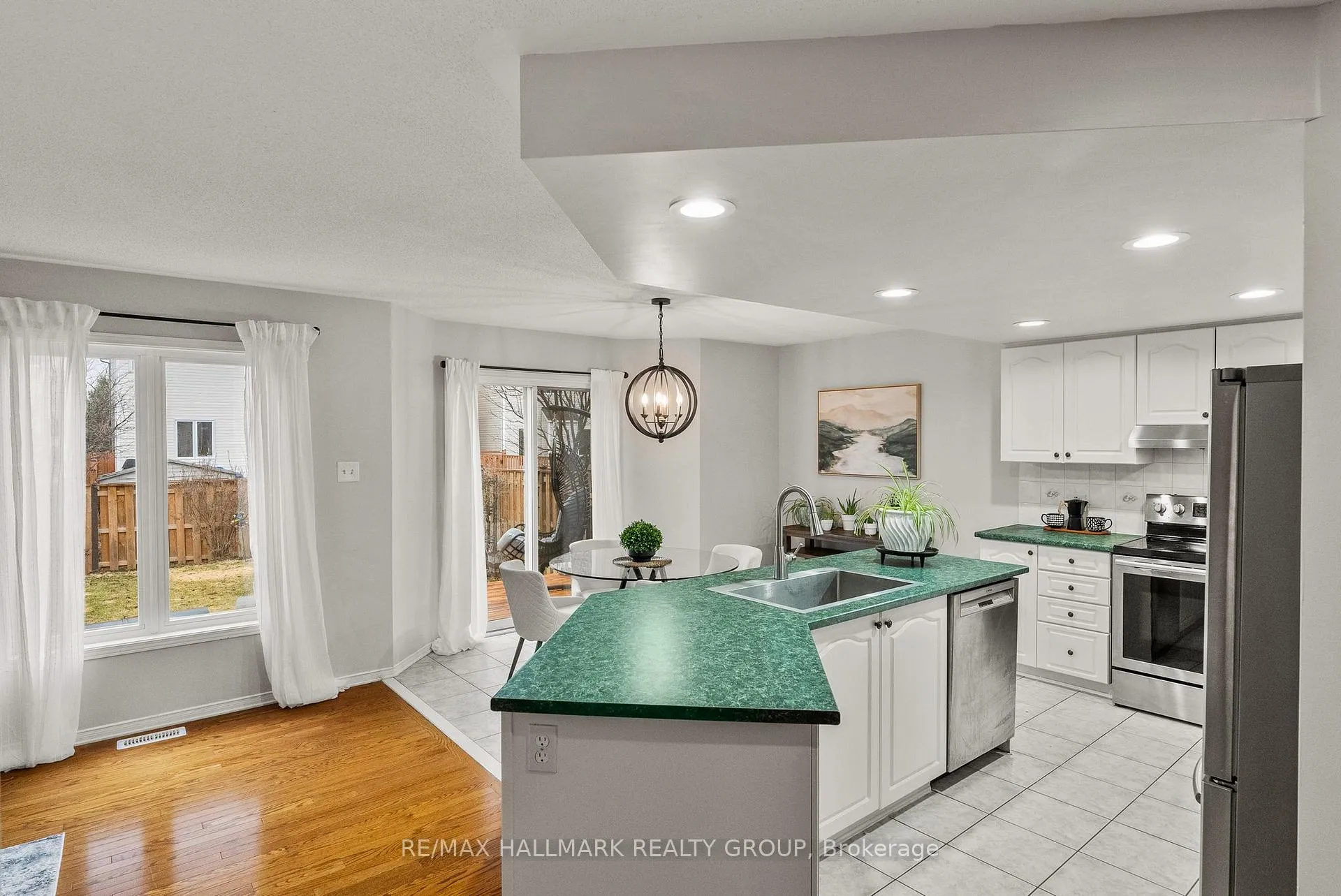 Photo 9 of 18 Irish Rose Crescent, Ottawa, Barrhaven - Longfields — HOMEH