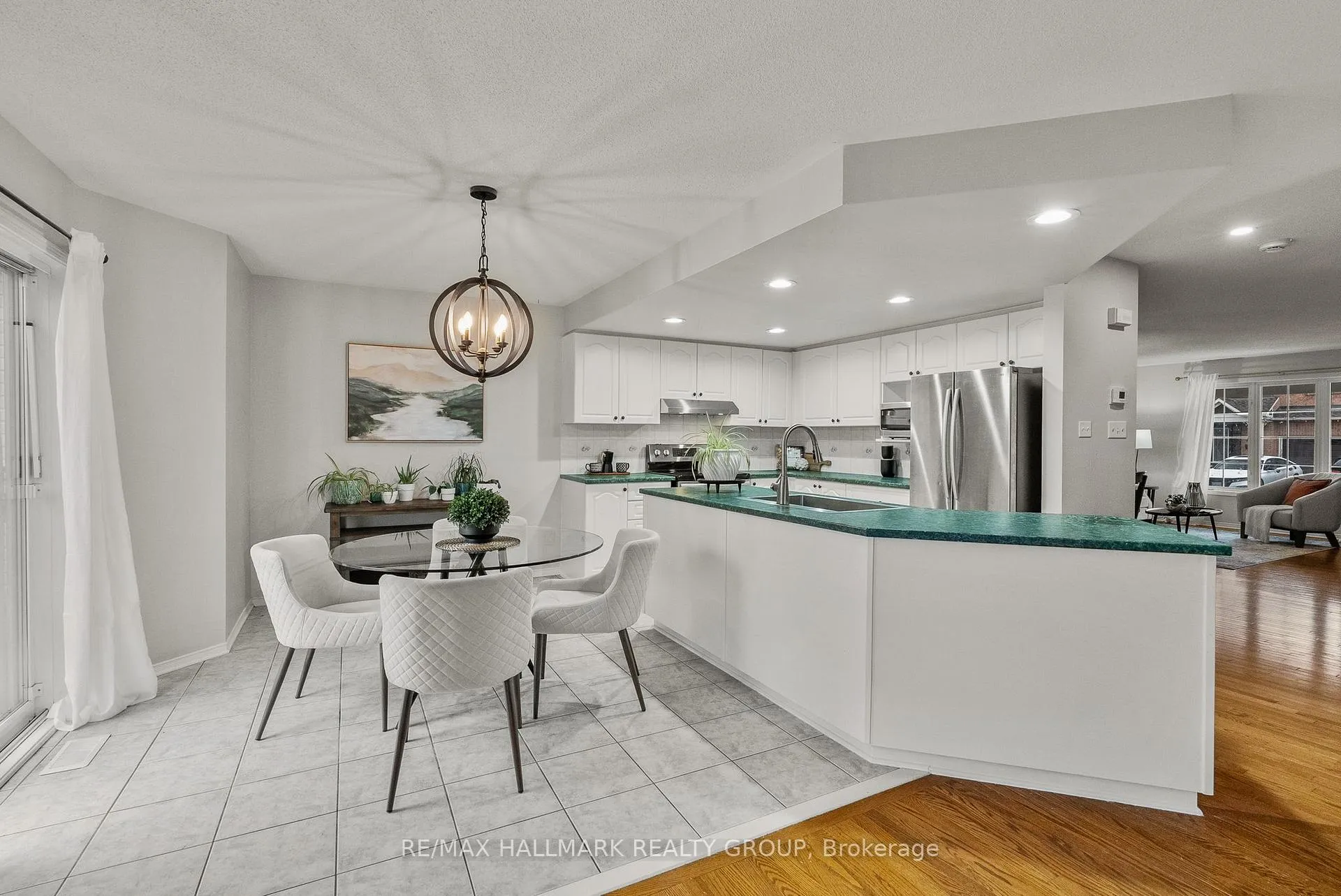 Photo 11 of 18 Irish Rose Crescent, Ottawa, Barrhaven - Longfields — HOMEH