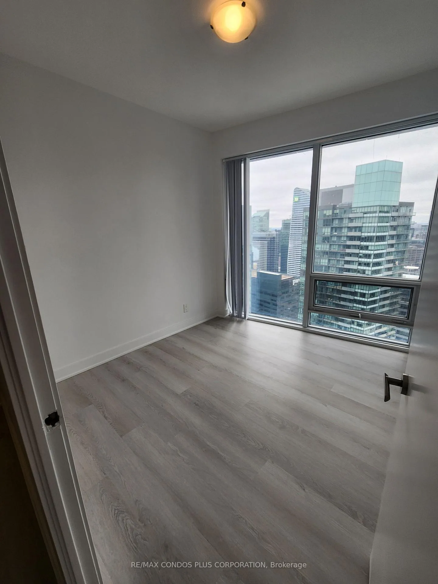 Photo 2 of Unit 5604, 100 Harbour Street, Toronto, Waterfront Communities — HOMEH