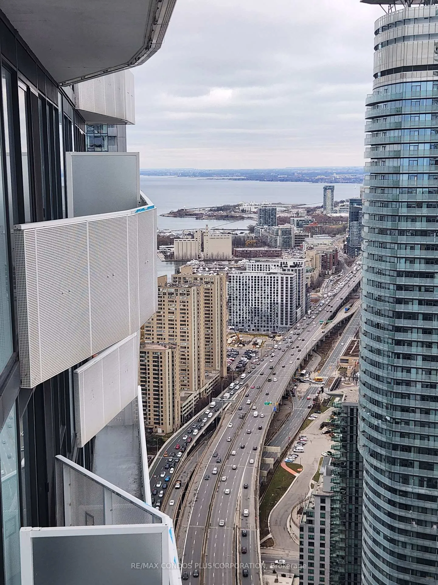 Photo 7 of Unit 5604, 100 Harbour Street, Toronto, Waterfront Communities — HOMEH