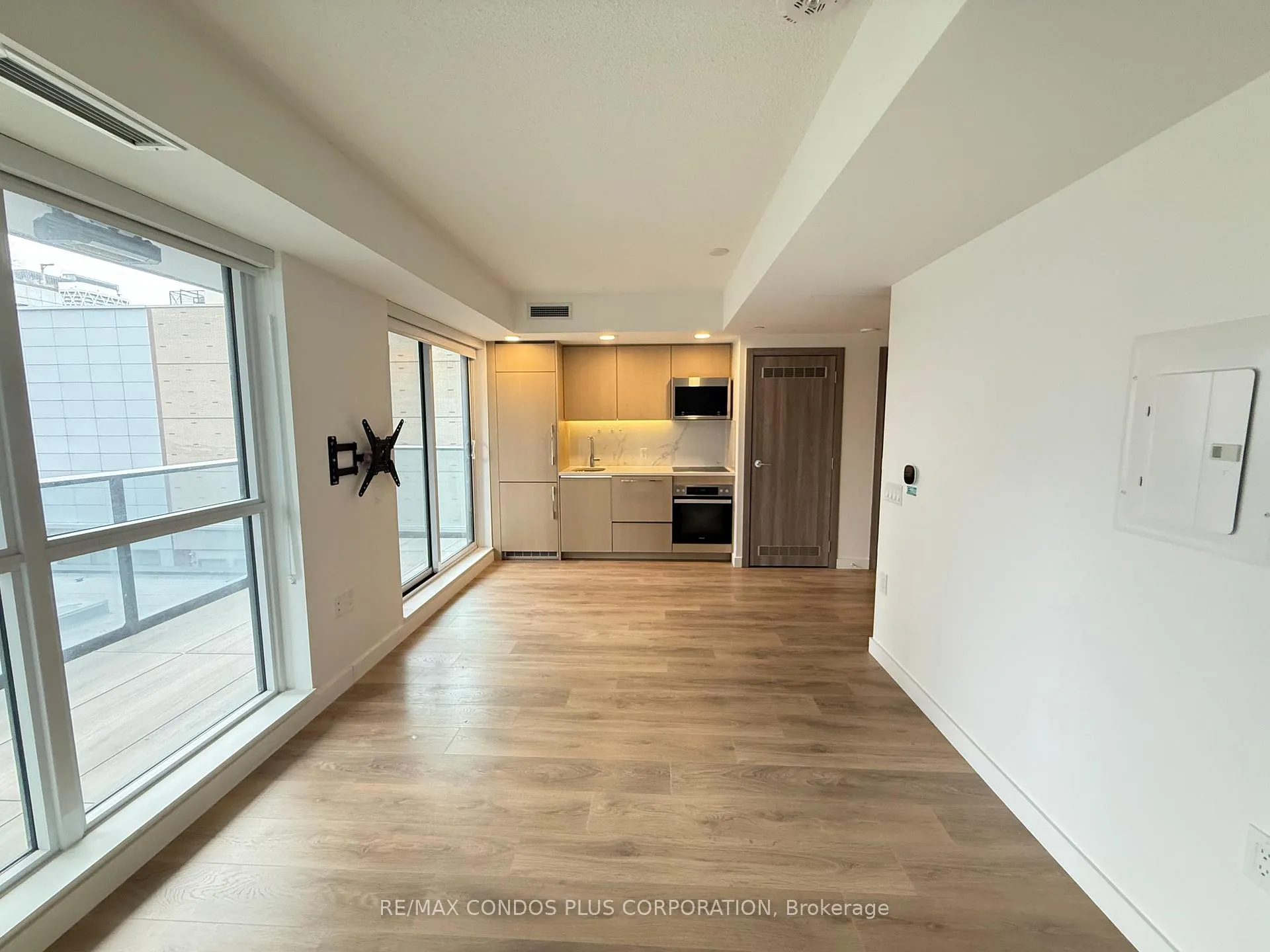 Photo 3 of Unit 712, 38 Widmer Street, Toronto, Waterfront Communities — HOMEH