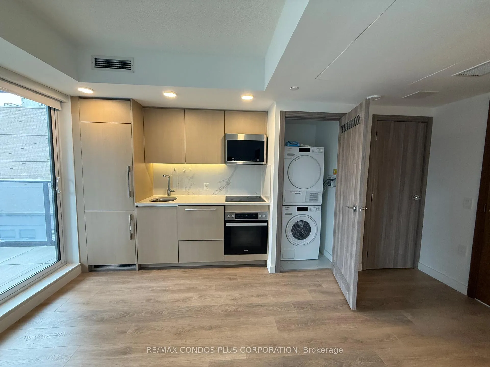 Photo 4 of Unit 712, 38 Widmer Street, Toronto, Waterfront Communities — HOMEH