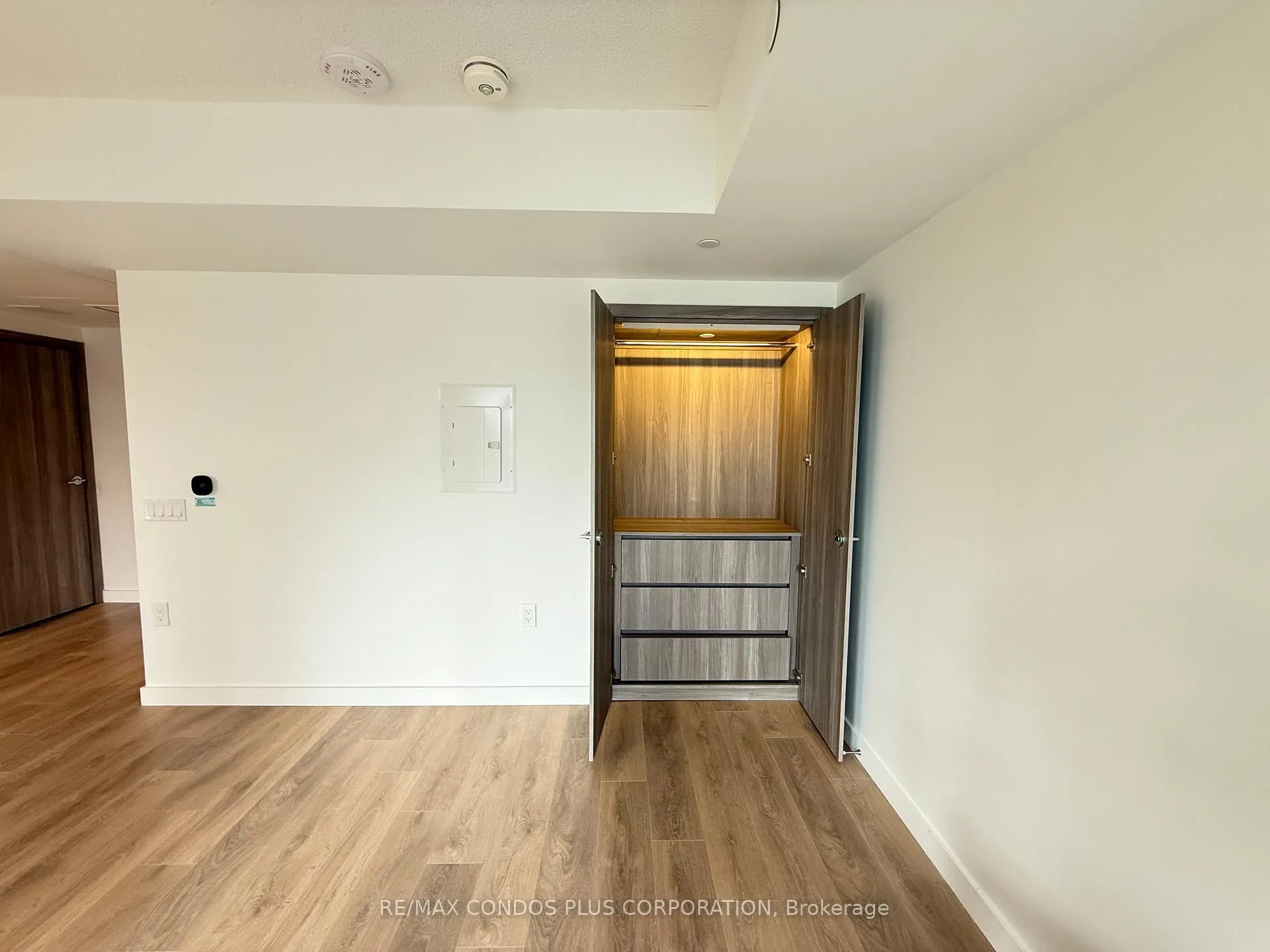 Photo 6 of Unit 712, 38 Widmer Street, Toronto, Waterfront Communities — HOMEH