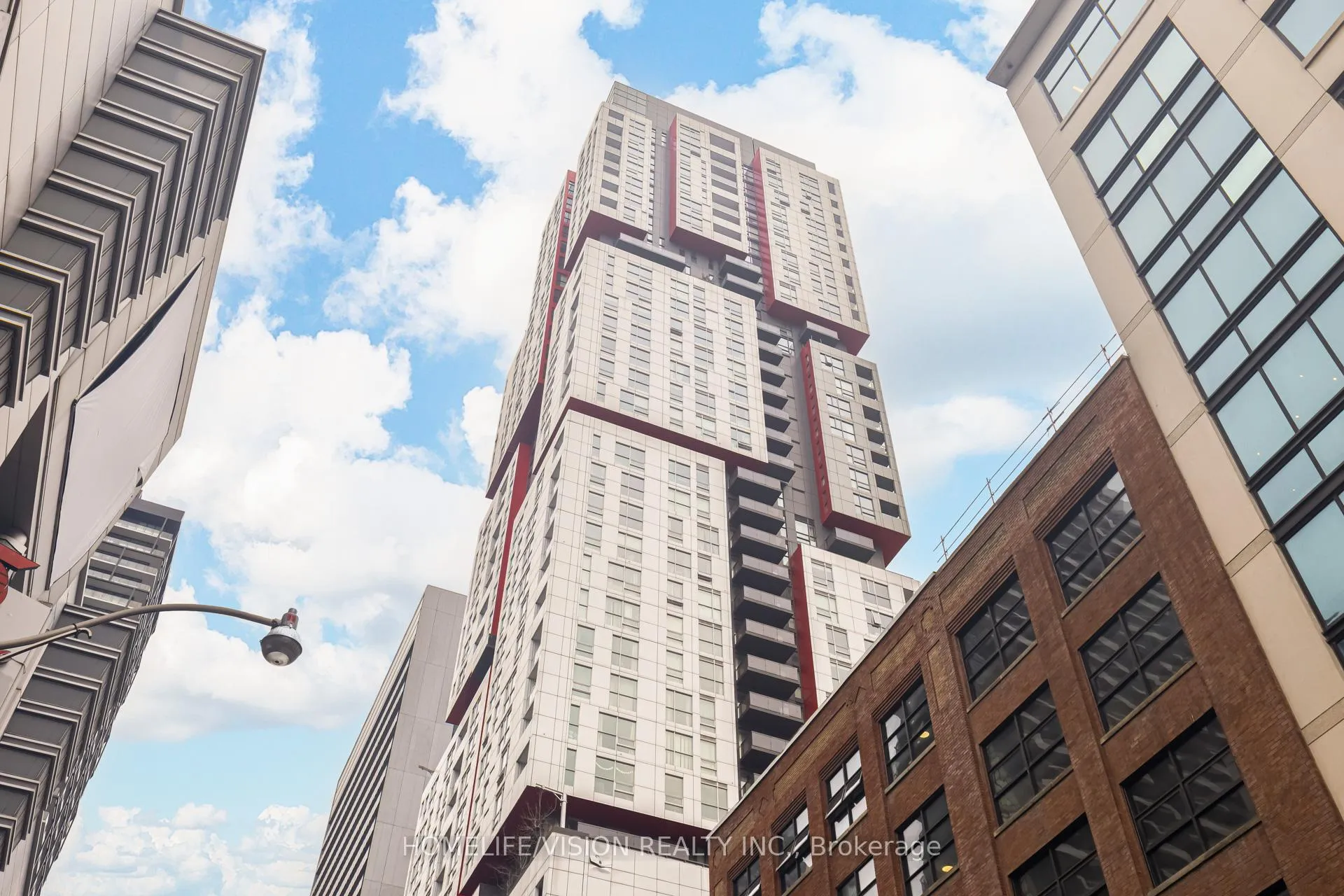 Front of Unit 902, 318 Richmond Street W