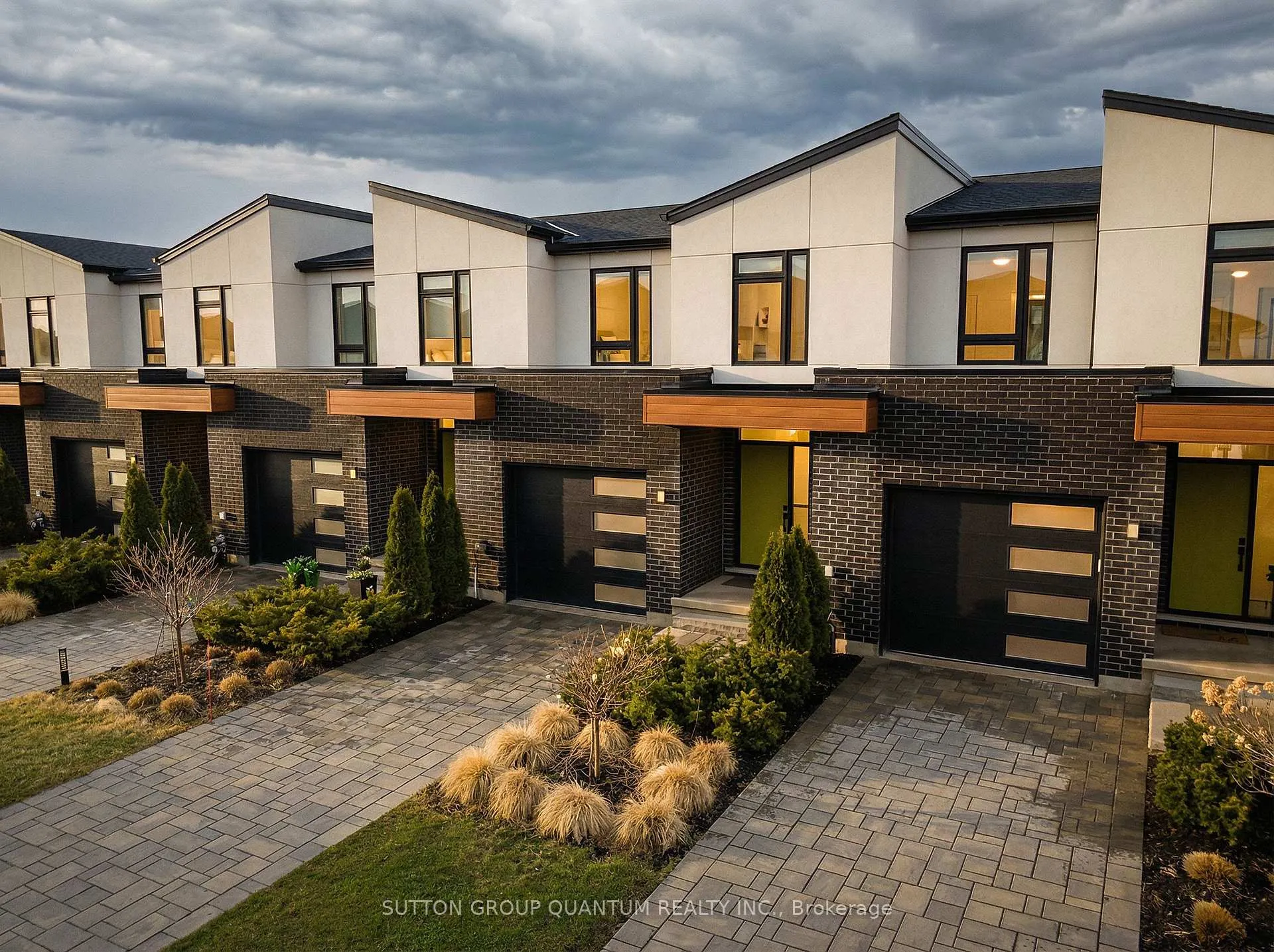 Photo 1 of 7214 Parsa Street, Niagara Falls, Brown — HOMEH
