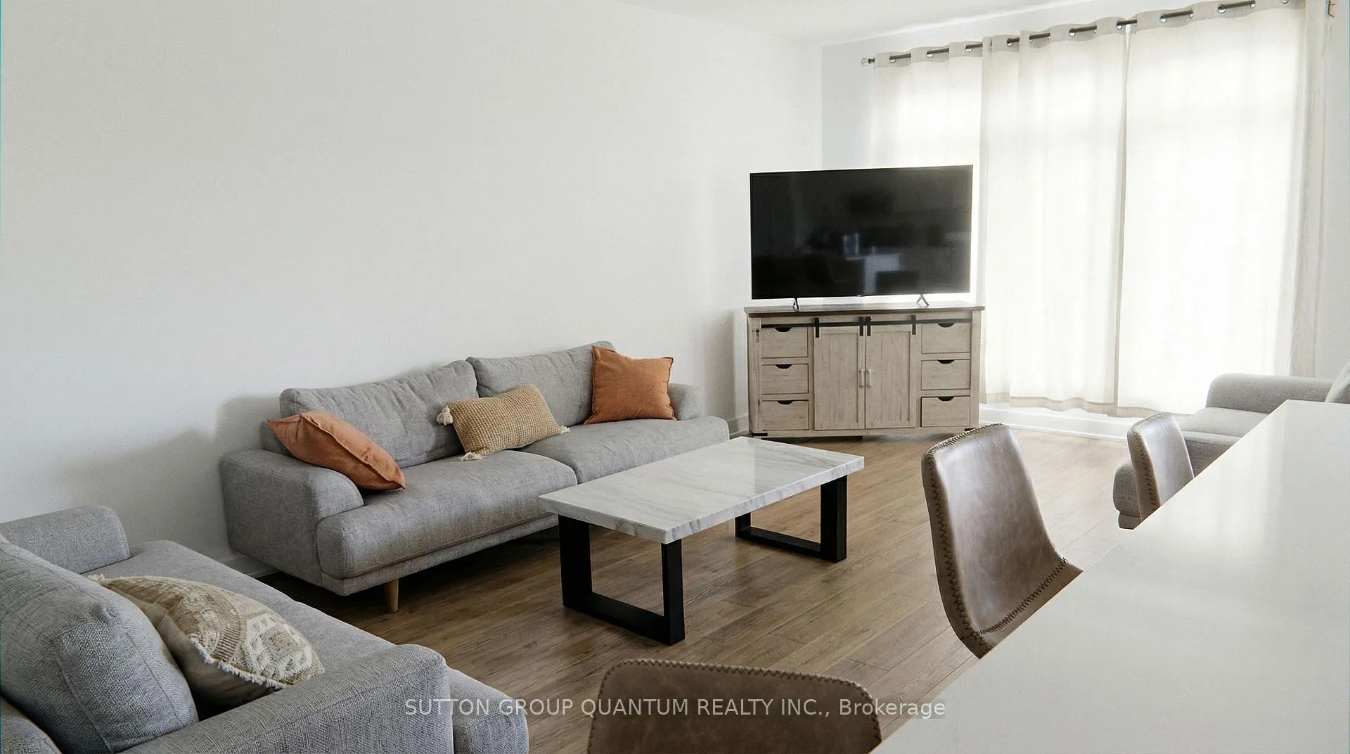 Photo 10 of 7214 Parsa Street, Niagara Falls, Brown — HOMEH
