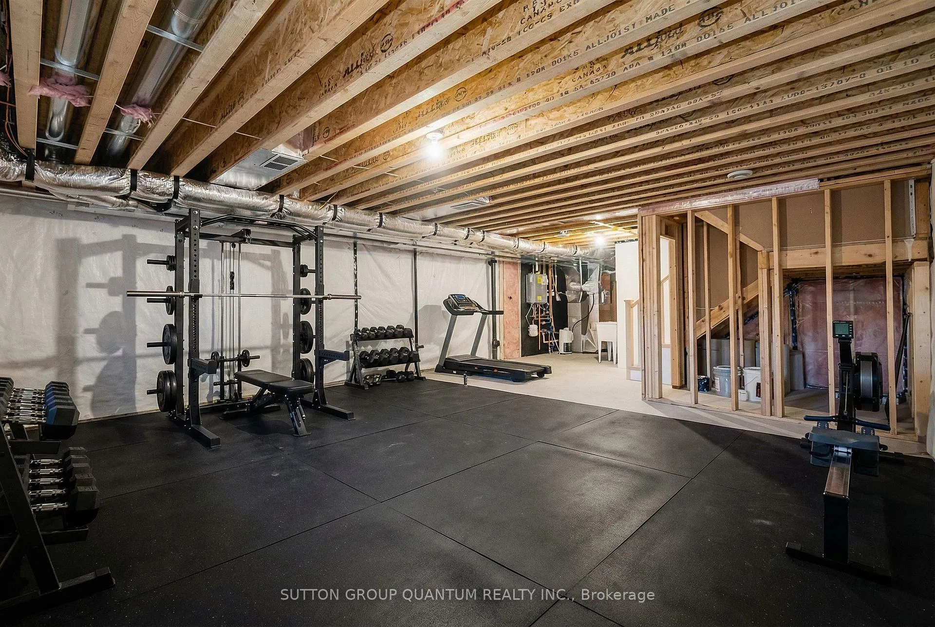 Photo 12 of 7214 Parsa Street, Niagara Falls, Brown — HOMEH