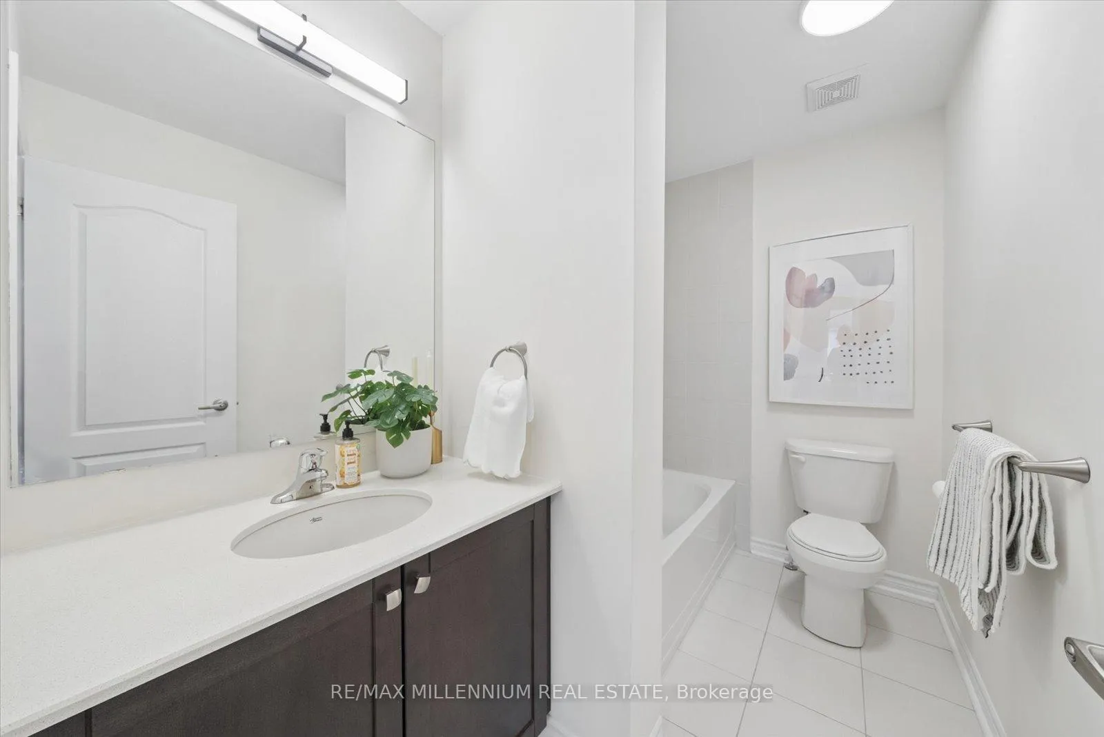 Photo 20 of 78 Ferris Square, Clarington, Courtice — HOMEH