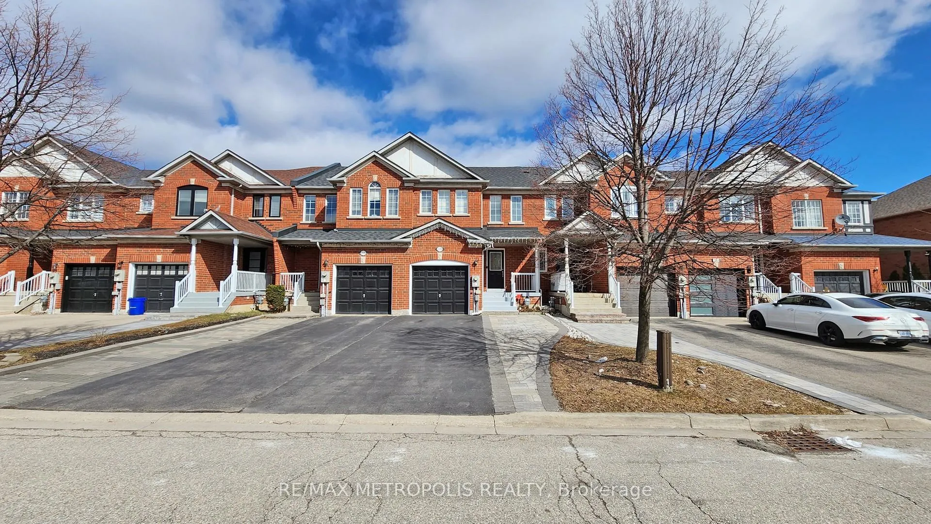 Photo 2 of 220 Deepsprings Crescent, Vaughan, Vellore Village — HOMEH