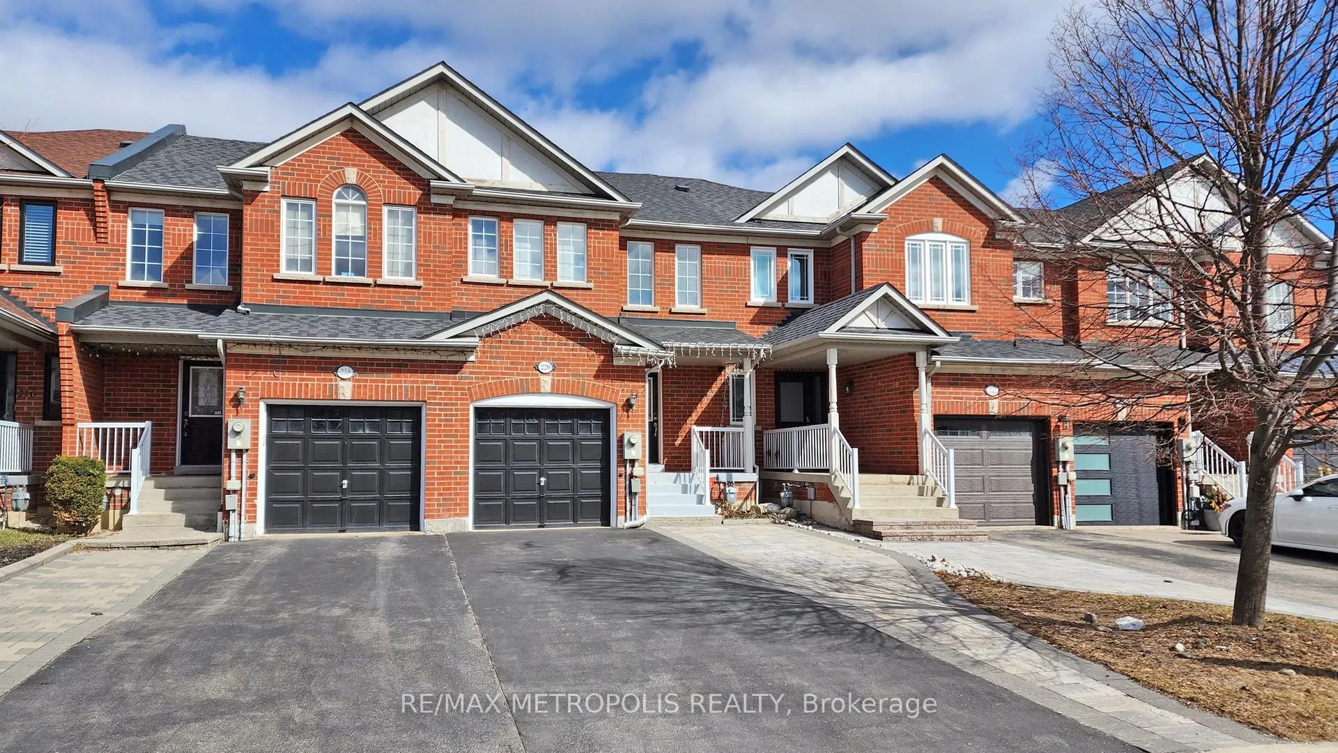 Photo 3 of 220 Deepsprings Crescent, Vaughan, Vellore Village — HOMEH