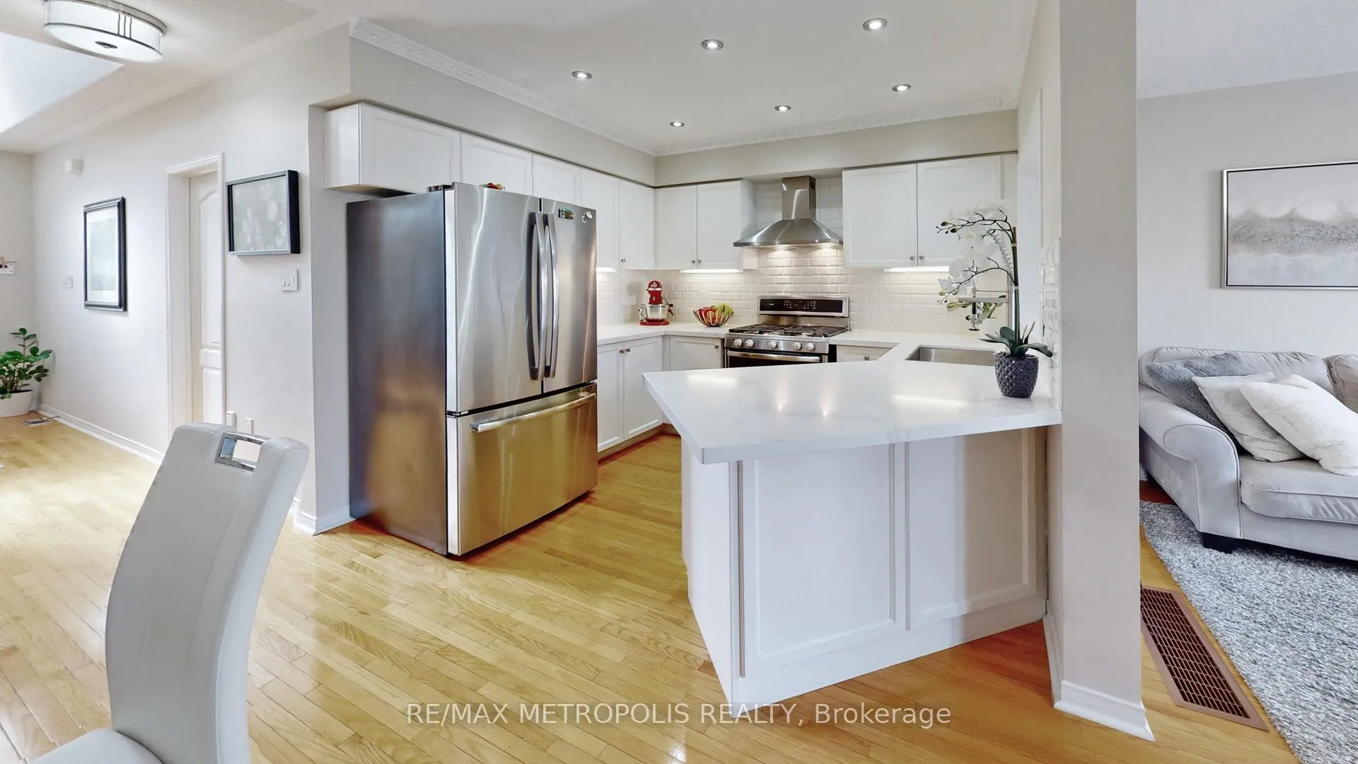 Photo 9 of 220 Deepsprings Crescent, Vaughan, Vellore Village — HOMEH