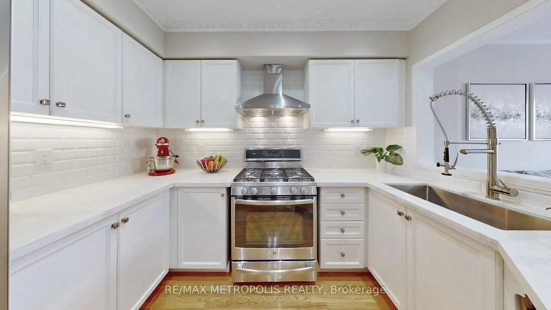 Photo 10 of 220 Deepsprings Crescent, Vaughan, Vellore Village — HOMEH