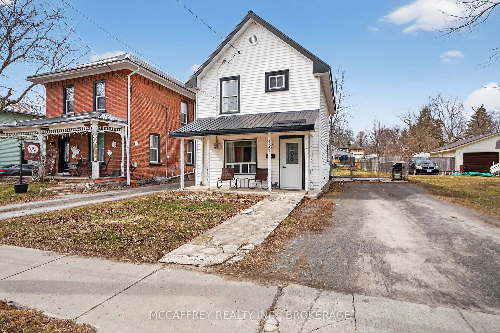 Front of 427 Thomas Street