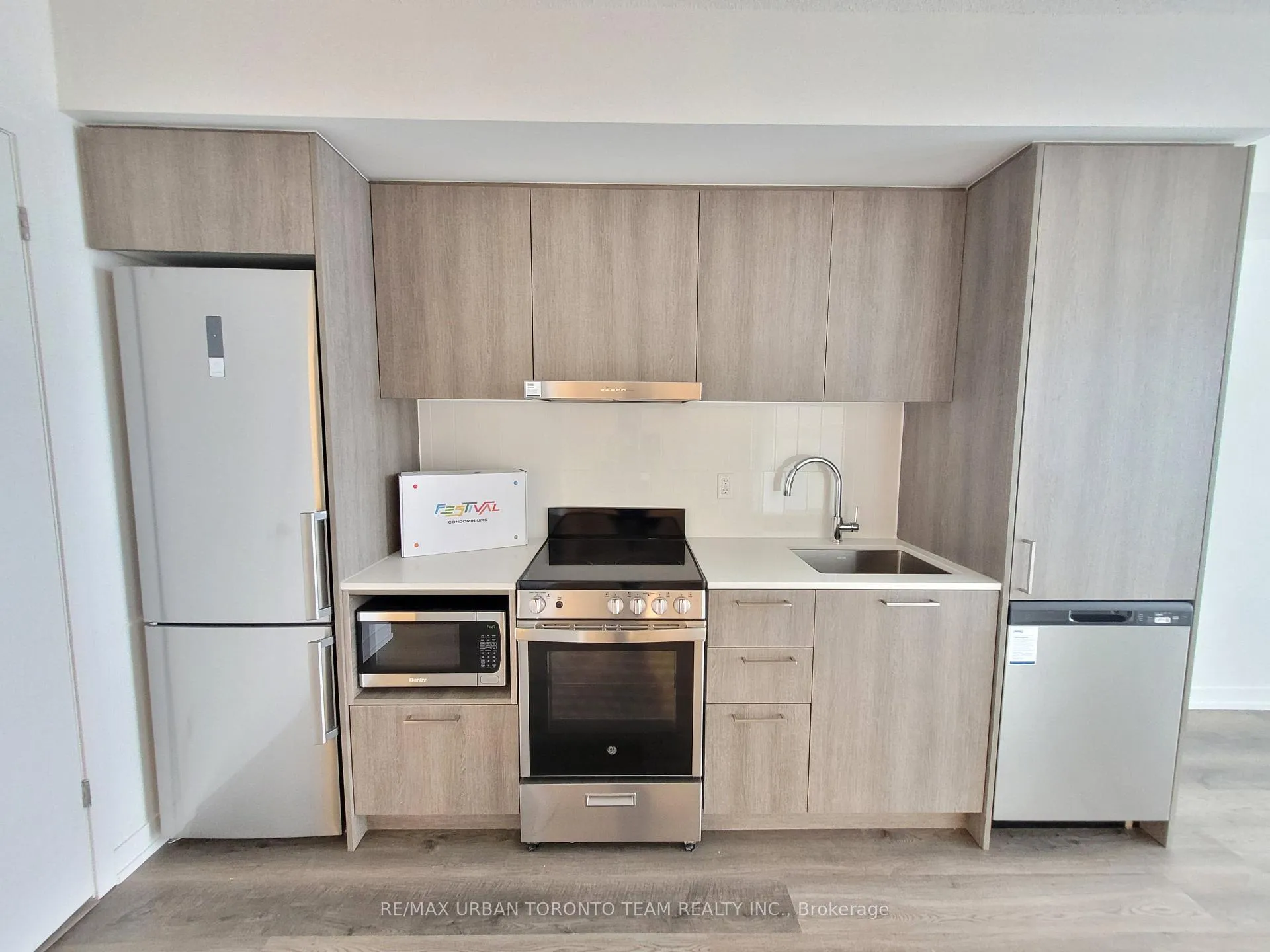 Photo 2 of Unit 2710, 195 Commerce Street, Vaughan, Vaughan Corporate Centre — HOMEH