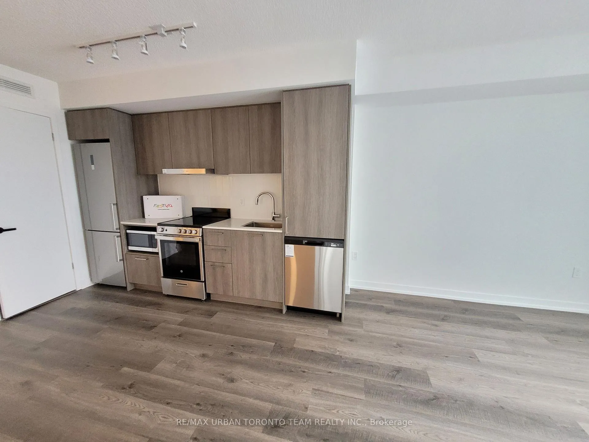 Photo 3 of Unit 2710, 195 Commerce Street, Vaughan, Vaughan Corporate Centre — HOMEH