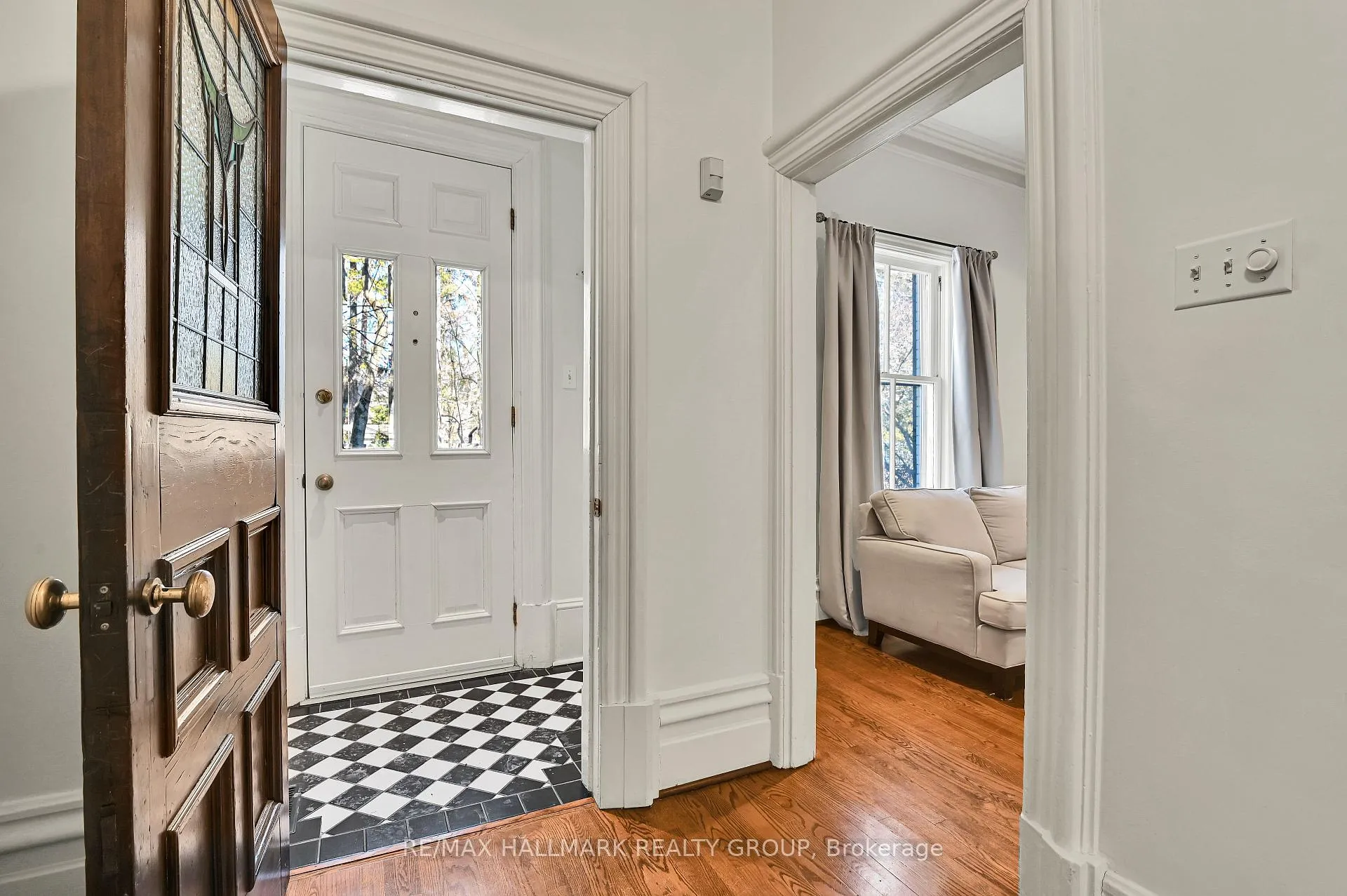 Photo 3 of 189 Mackay Street, Ottawa, New Edinburgh — HOMEH