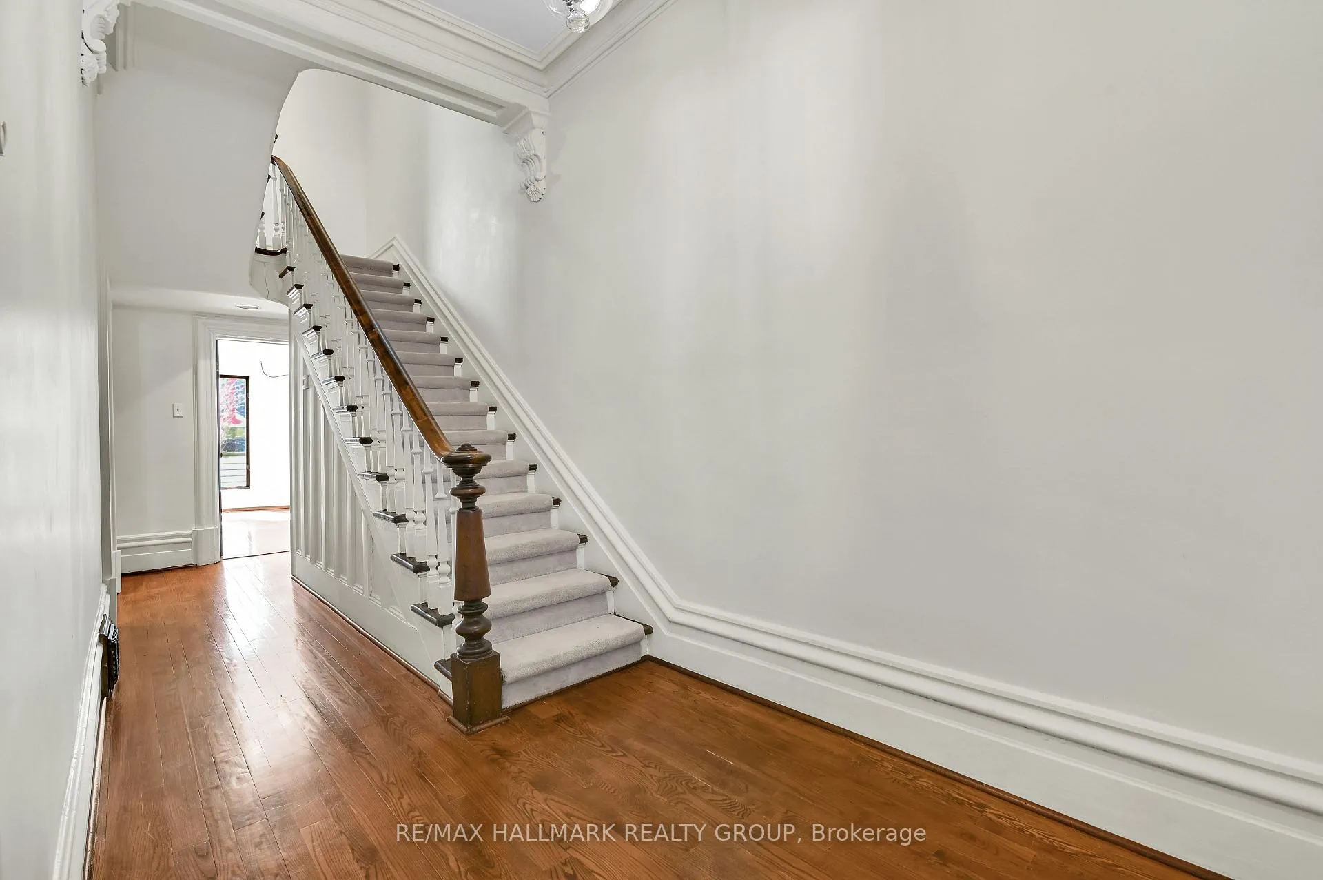 Photo 4 of 189 Mackay Street, Ottawa, New Edinburgh — HOMEH