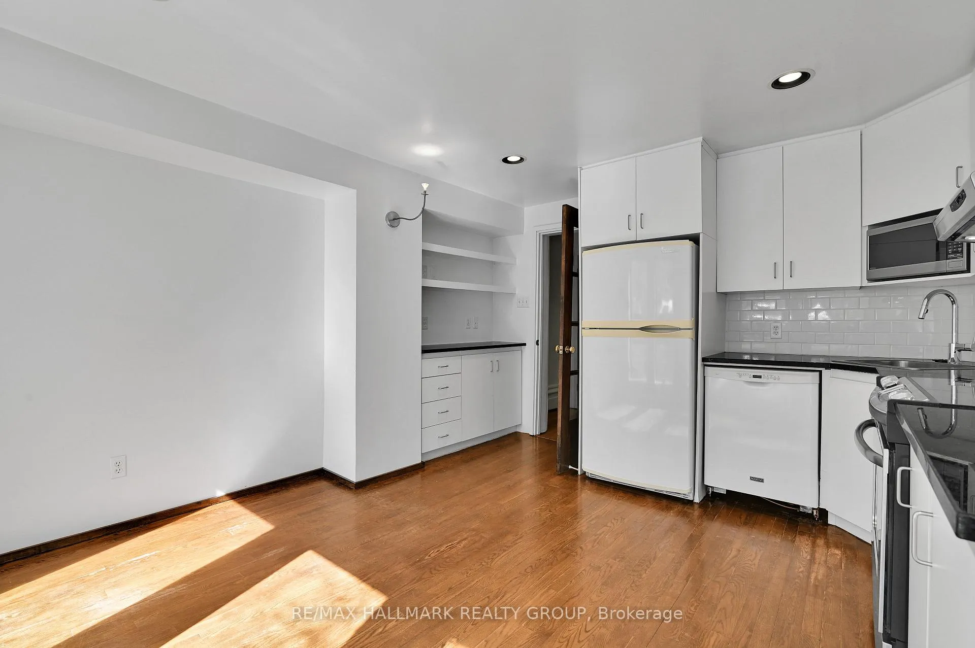 Photo 10 of 189 Mackay Street, Ottawa, New Edinburgh — HOMEH