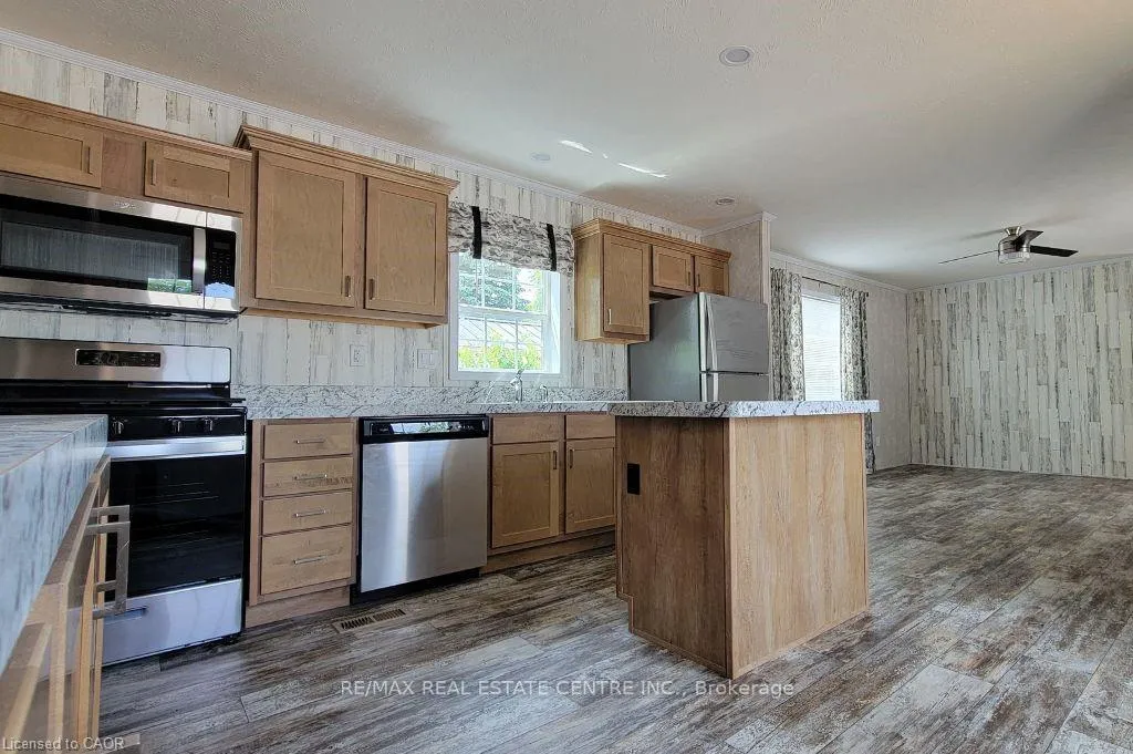 Photo 10 of 77 Park Lane, Hamilton, Rural Flamborough — HOMEH