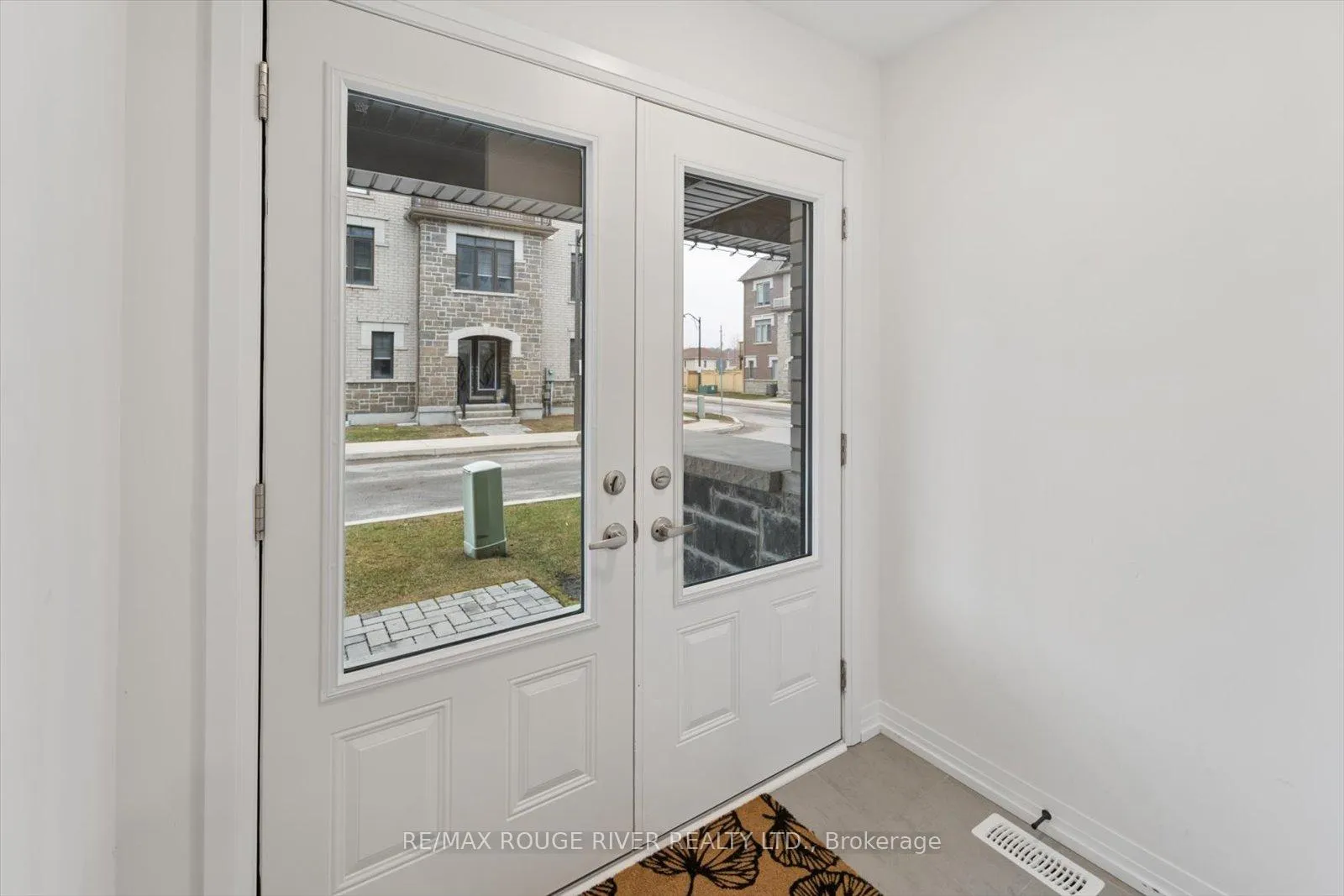Photo 3 of 79 Bavin Street, Clarington, Bowmanville — HOMEH