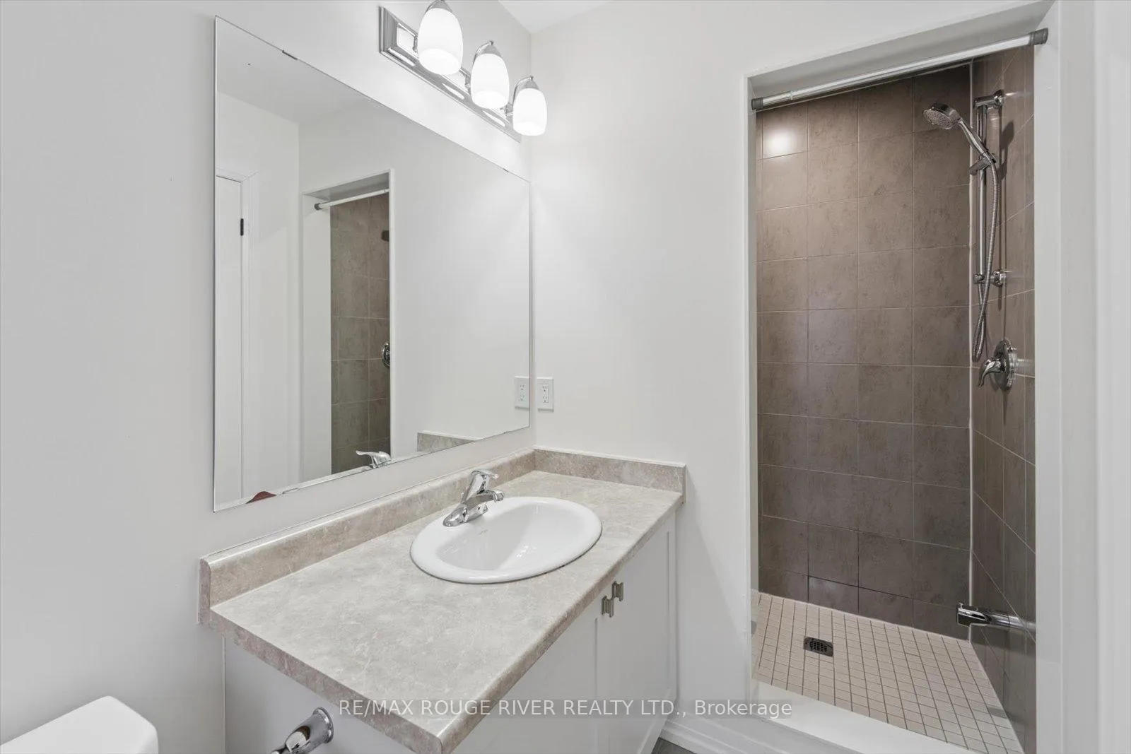 Photo 20 of 79 Bavin Street, Clarington, Bowmanville — HOMEH