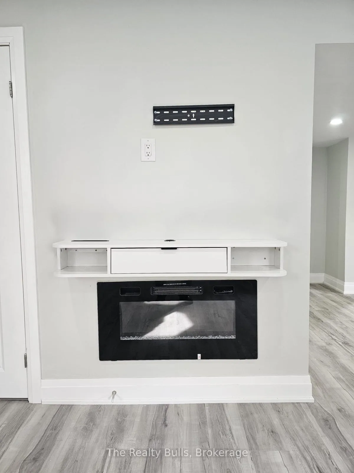 Photo 6 of Unit Basement, 1869 Narcissus Gardens, Pickering, Rural Pickering — HOMEH