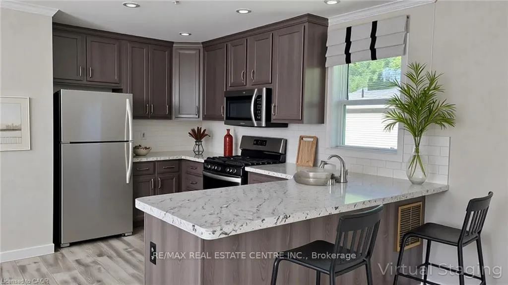 Photo 3 of 24 MacPherson Crescent, Hamilton, Rural Flamborough — HOMEH