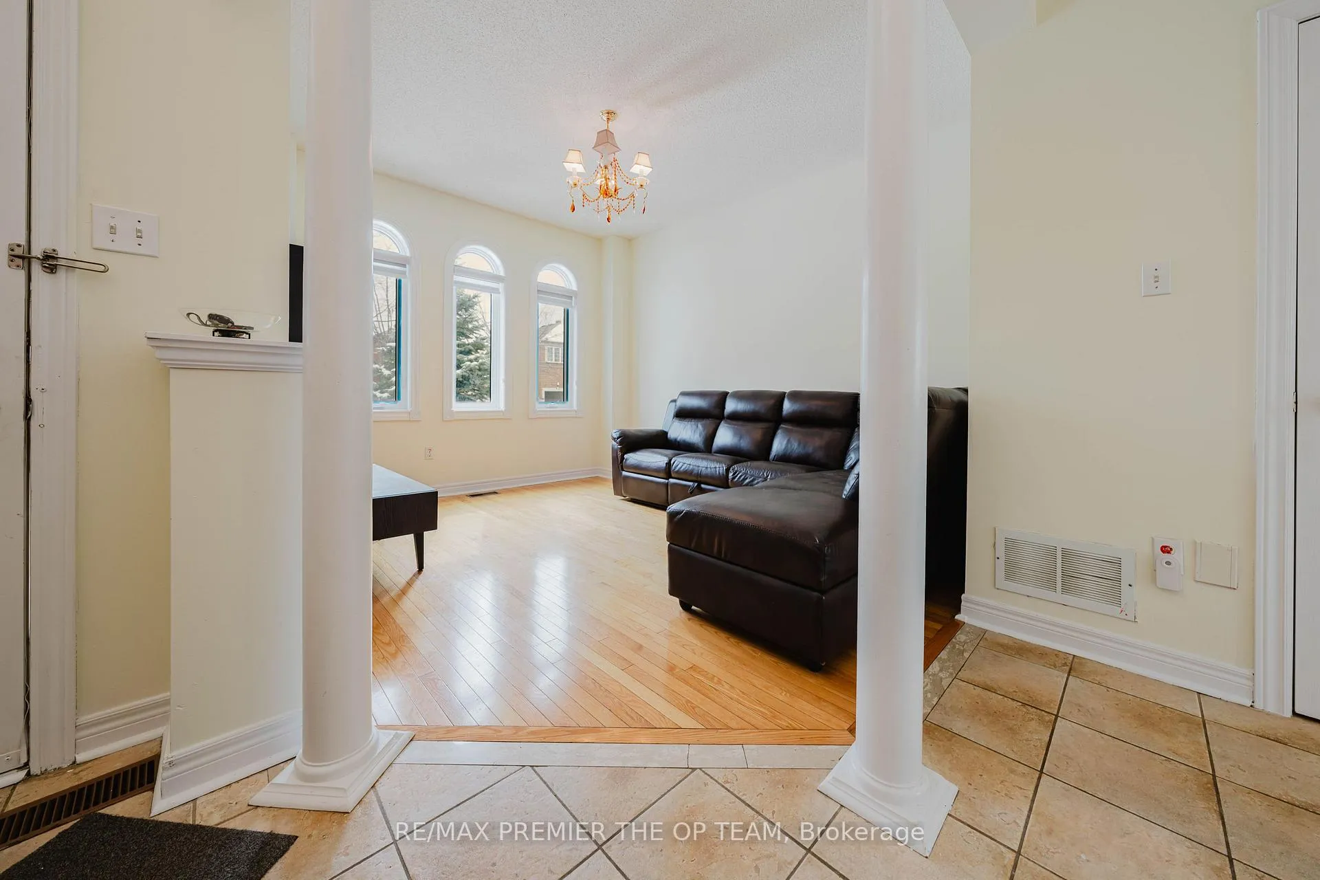 Photo 9 of 56 Wildberry Crescent, Vaughan, Vellore Village — HOMEH