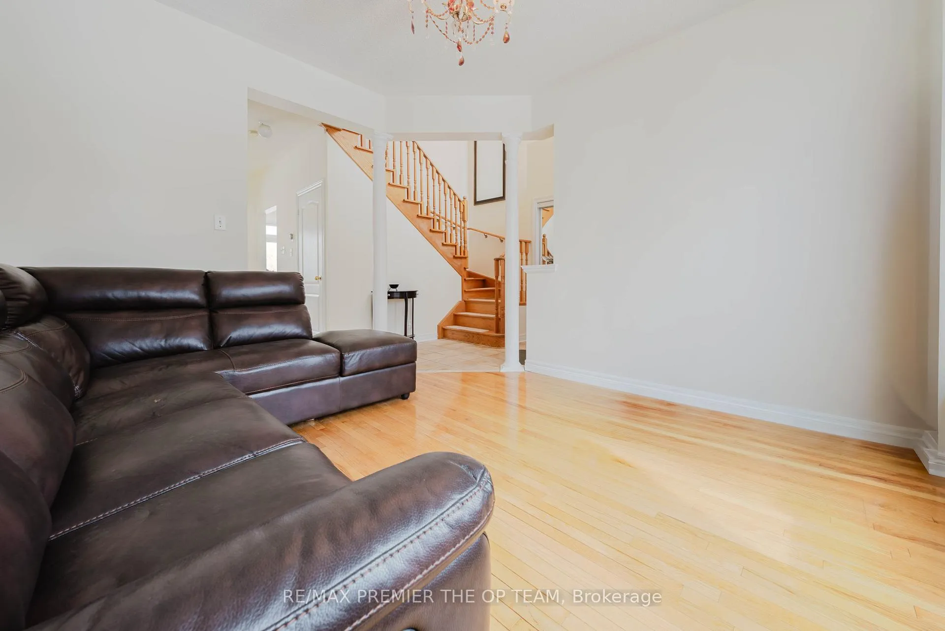 Photo 10 of 56 Wildberry Crescent, Vaughan, Vellore Village — HOMEH