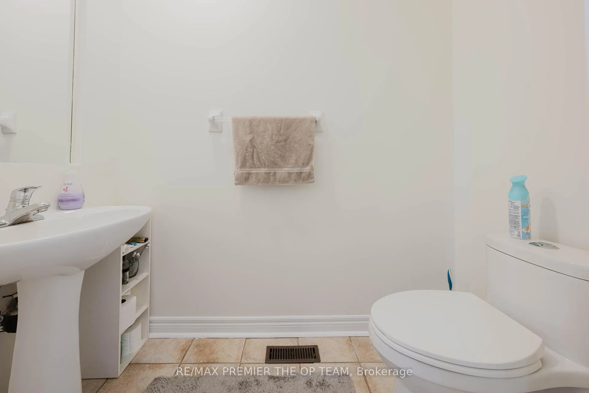 Photo 12 of 56 Wildberry Crescent, Vaughan, Vellore Village — HOMEH