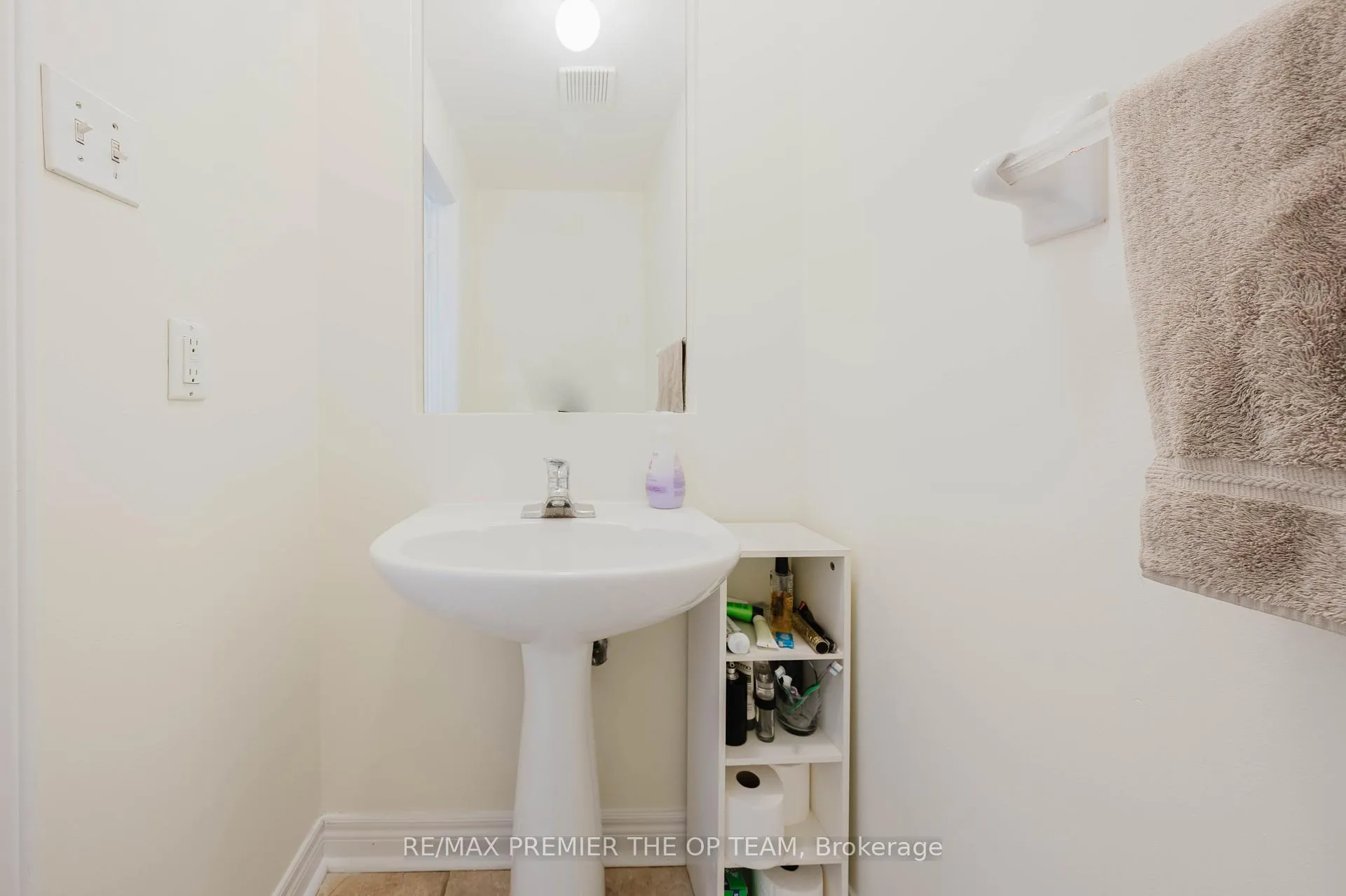 Photo 13 of 56 Wildberry Crescent, Vaughan, Vellore Village — HOMEH