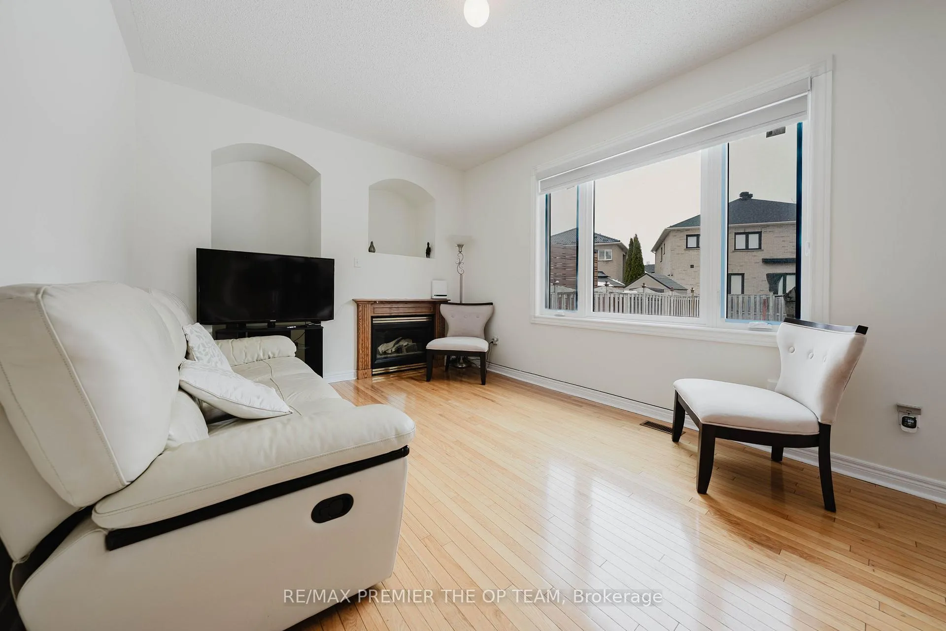 Photo 14 of 56 Wildberry Crescent, Vaughan, Vellore Village — HOMEH