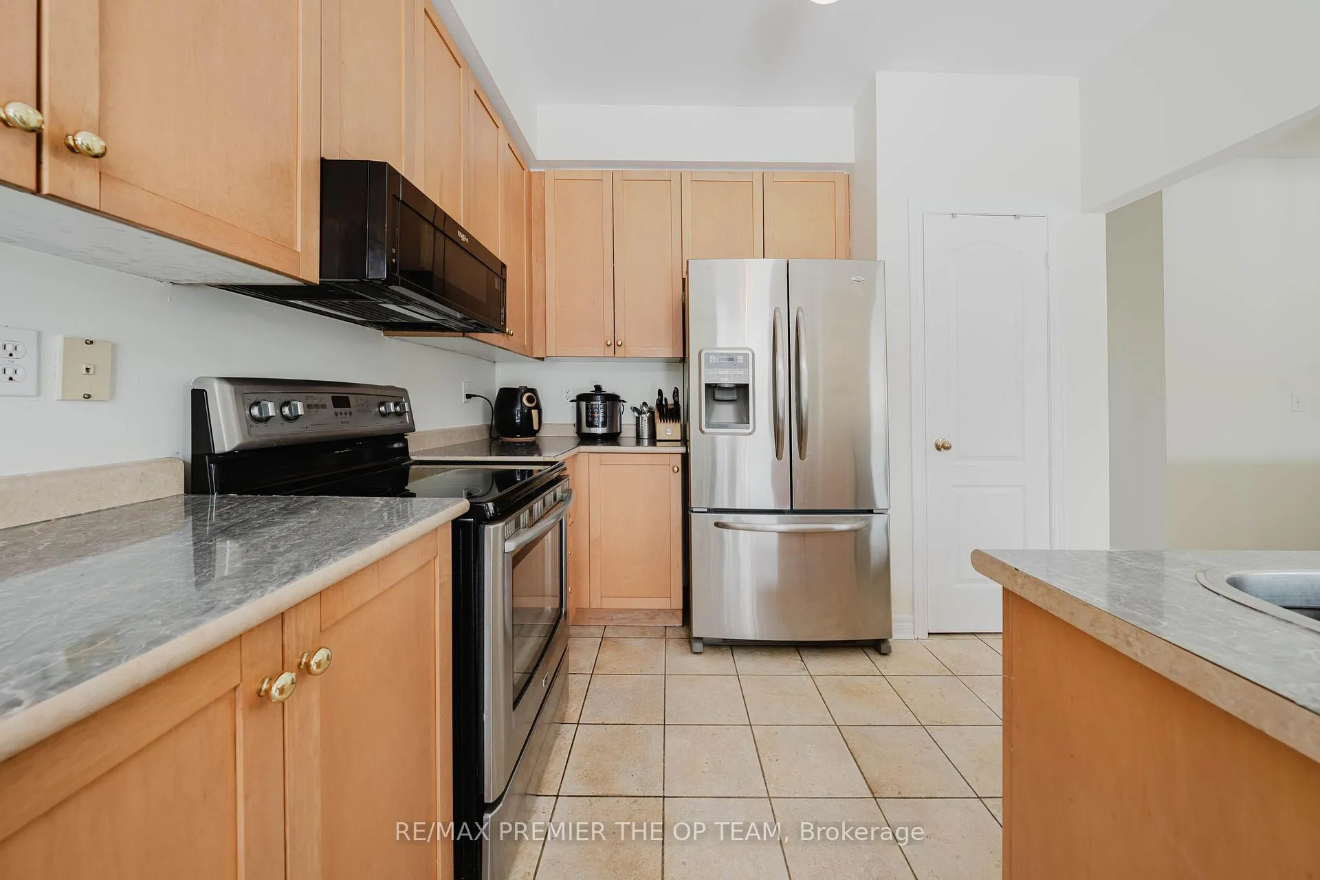 Photo 16 of 56 Wildberry Crescent, Vaughan, Vellore Village — HOMEH