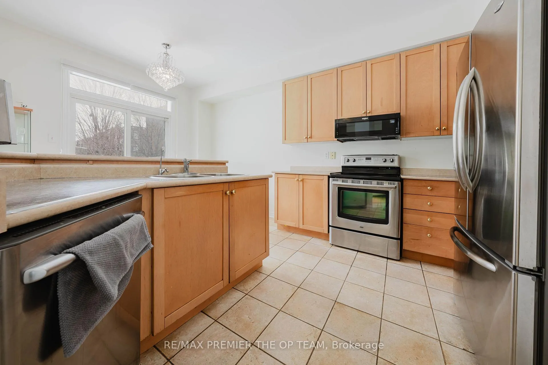 Photo 17 of 56 Wildberry Crescent, Vaughan, Vellore Village — HOMEH